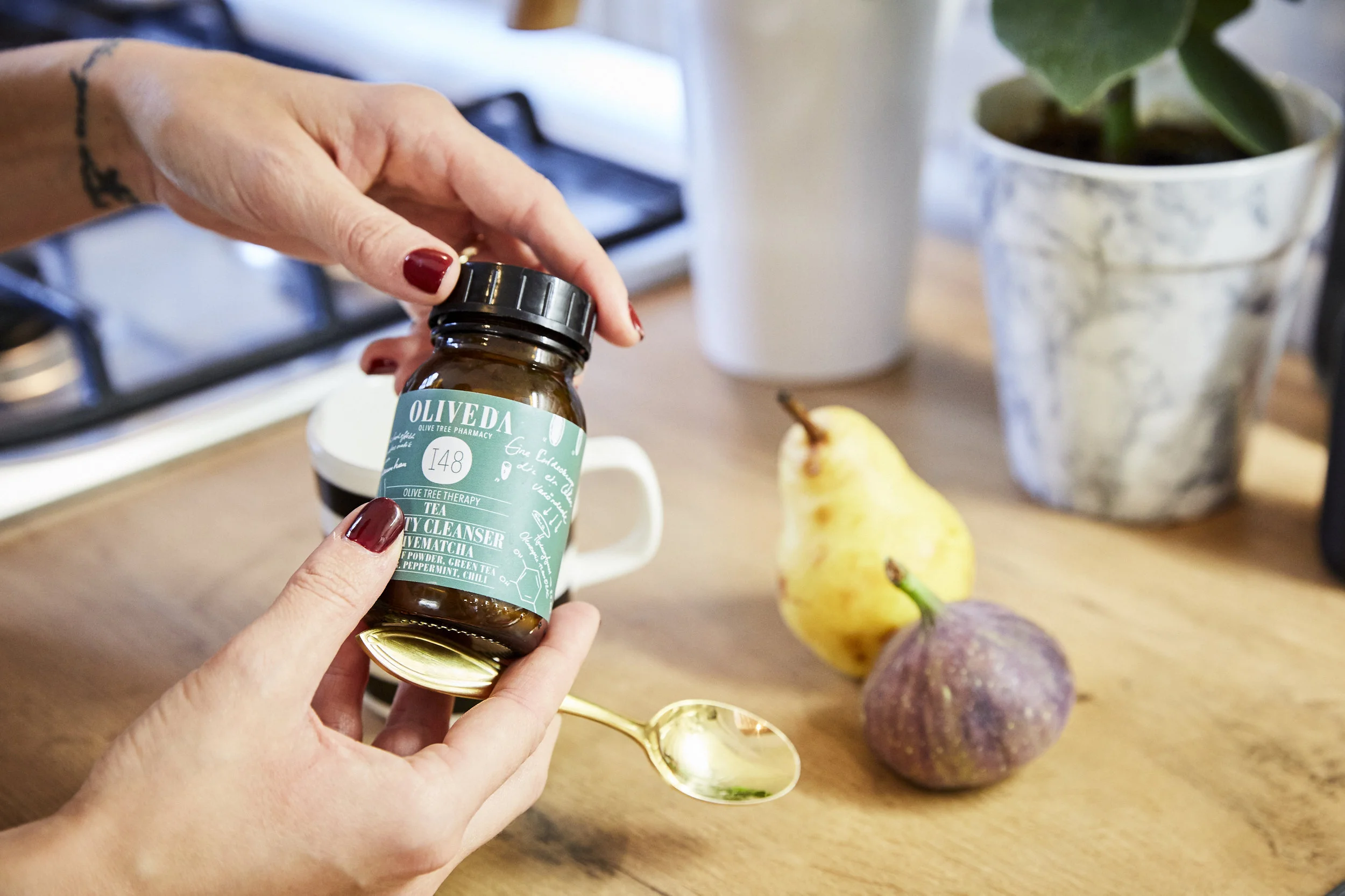 oliveda_detox_beauty_cleanser_matcha_miriam_jacks_homestory.jpg