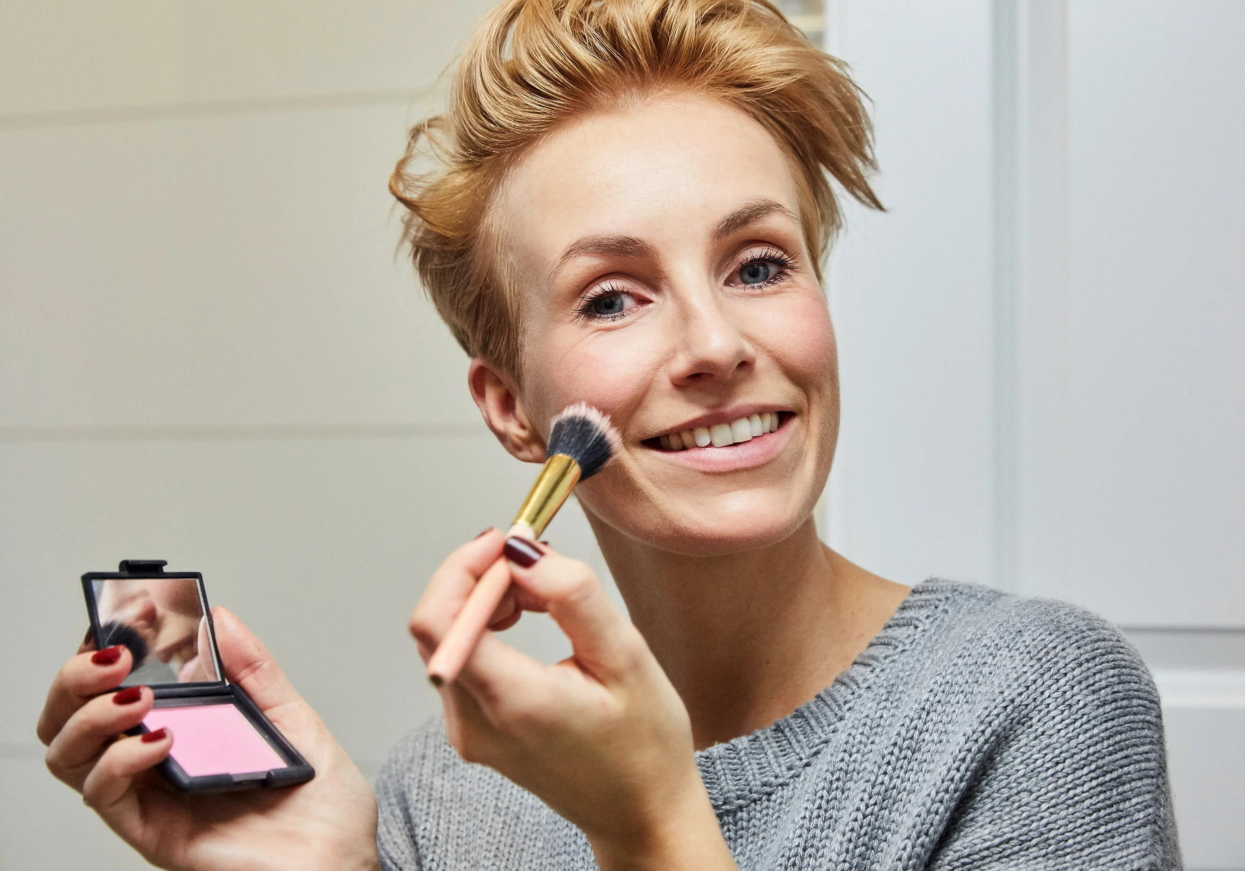 Ich benutze hier von NARS Desire mit Blush Pinsel #11 von JACKS beauty line