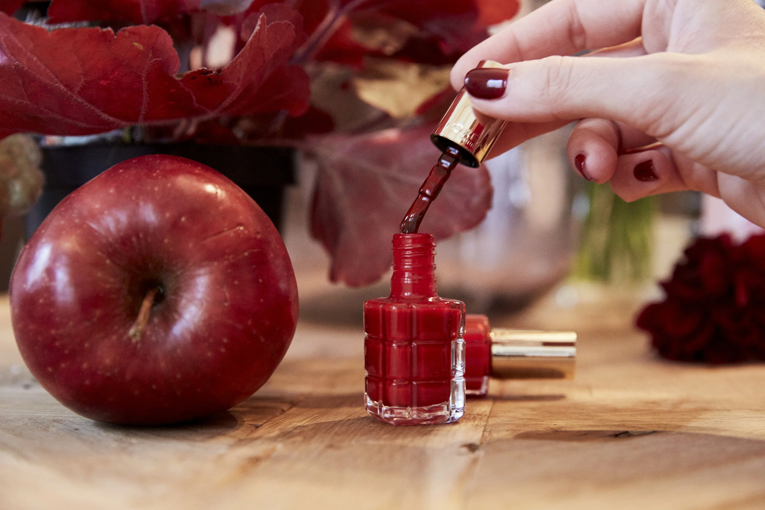 COLOR RICHE LE VERNIS MIT ÖL, FARBE 558 ROUGE AMOUR VON L'ORÉAL PARIS