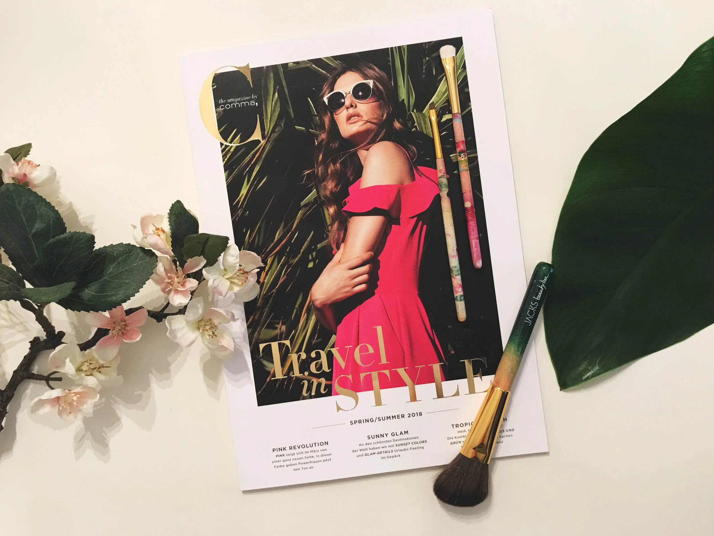 the magazine by comma, Ausgabe Spring/Summer 2018 zusammen mit JACKS beauty line Pinseln 4, 5 & 13