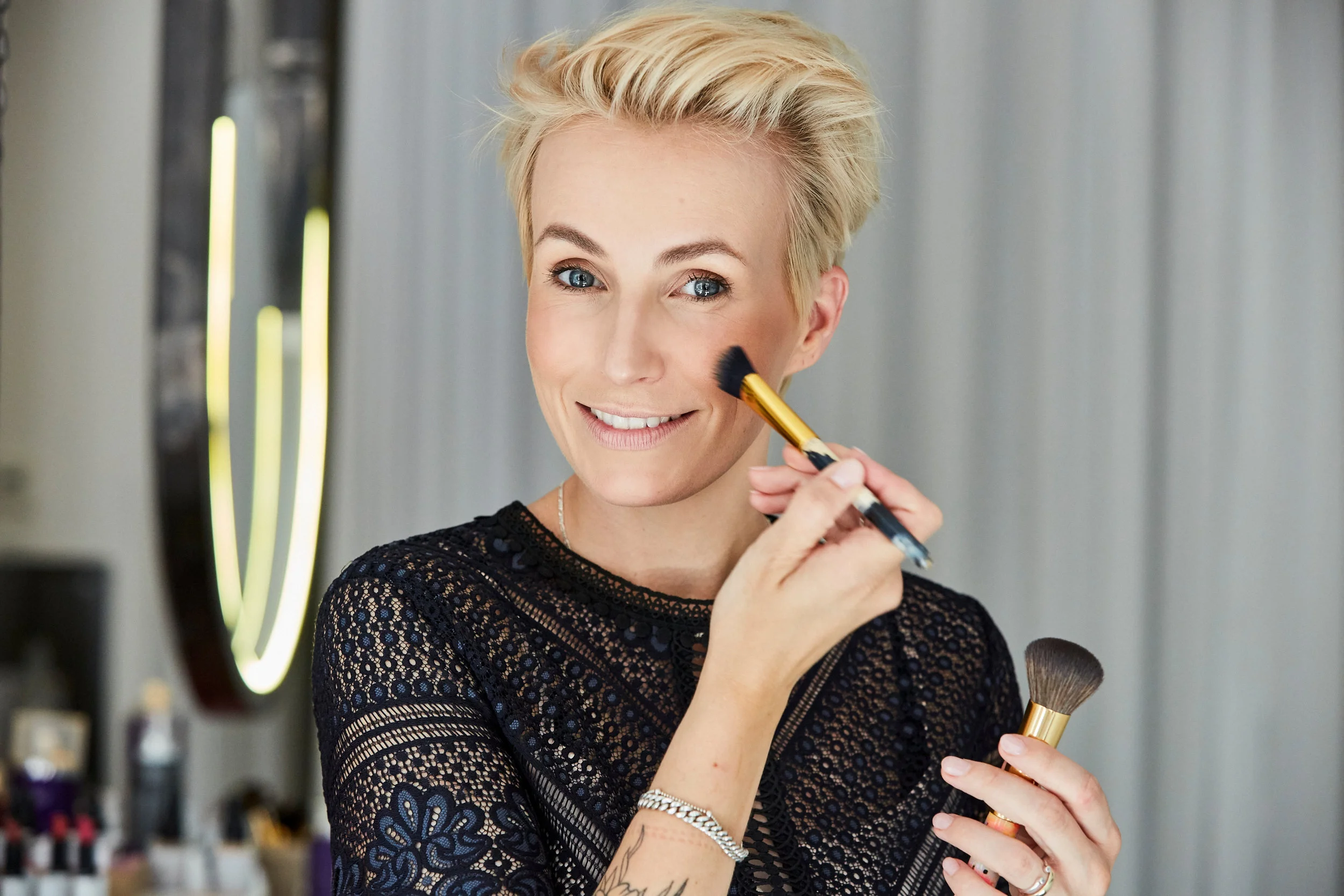 Contouring immer gut ausschattieren, damit keine harten Balken entstehen!