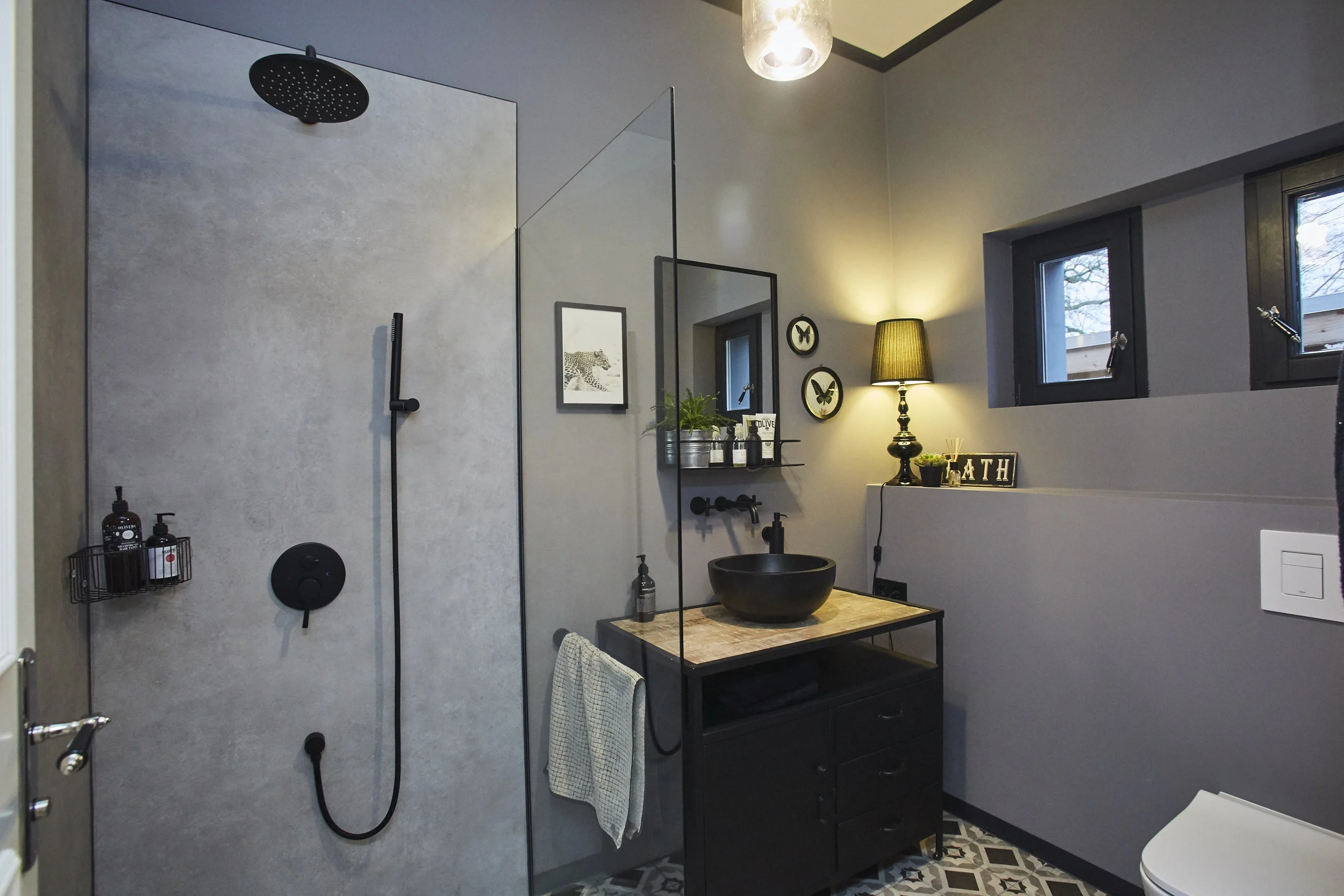 HOUSEOFJACKS_BATHROOM.jpg