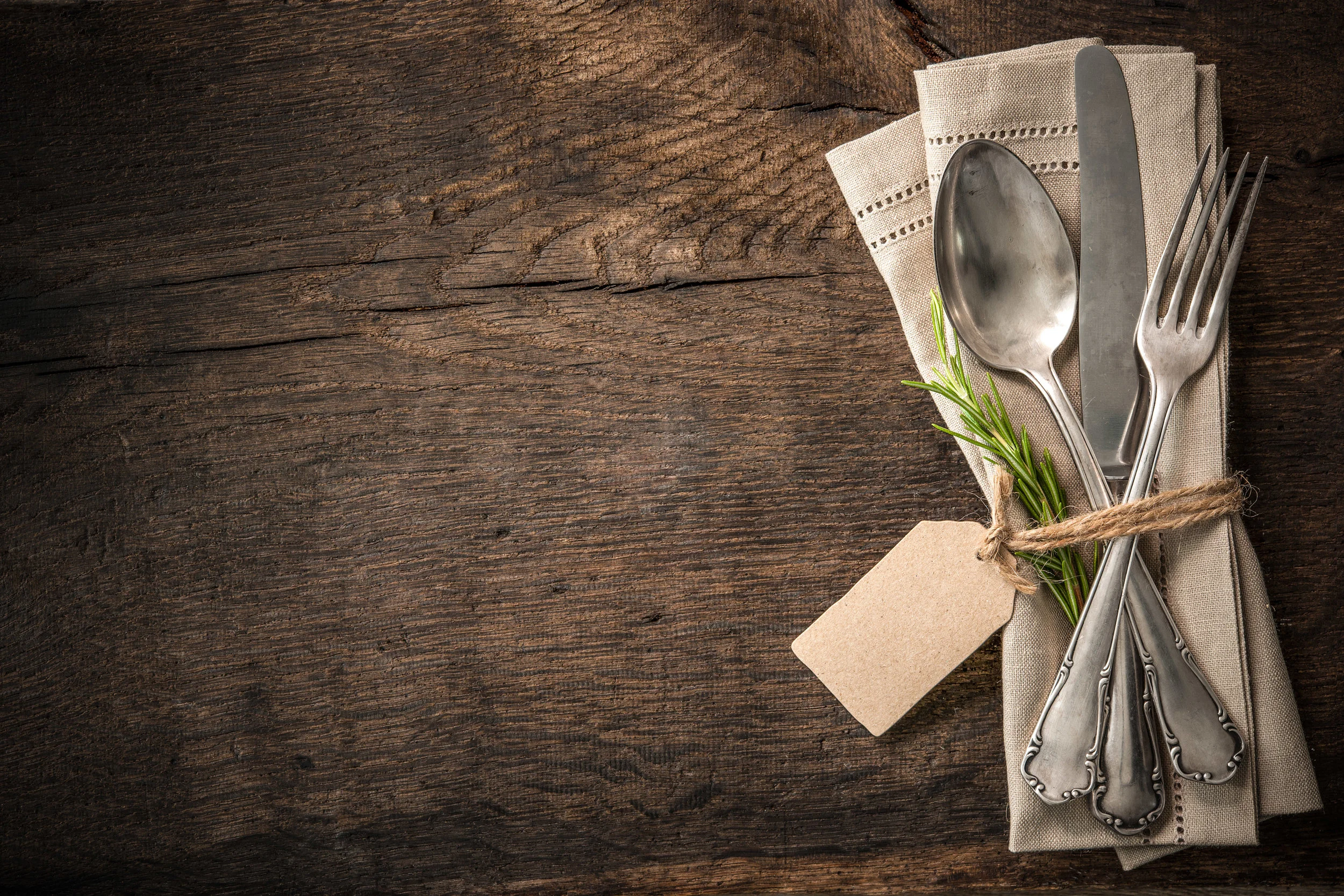 Vintage-silverware-with-an-empty-tag-485461764_6048x4032.jpeg