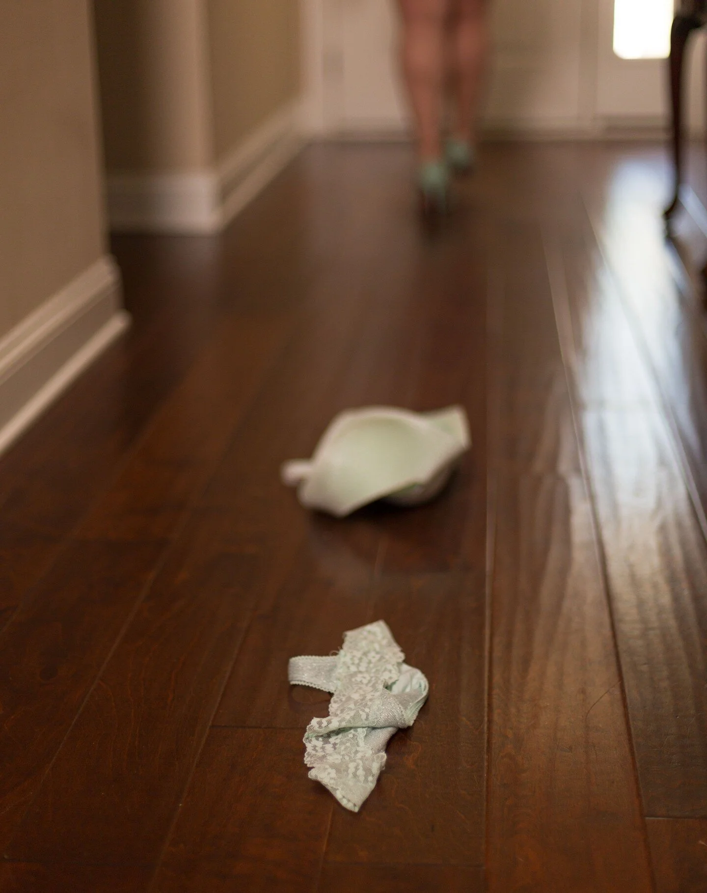 Something wicked this way comes.

#boudoir #southcarolinamodel #myrtlebeachmodel #bekind #selfconfidence #newnormal #brunette #bbw #bodypositive #loveyourself #beautyunaltered #modelportfolio #trueromance #trueromanceboudoir #lingerie #lingeriemodel