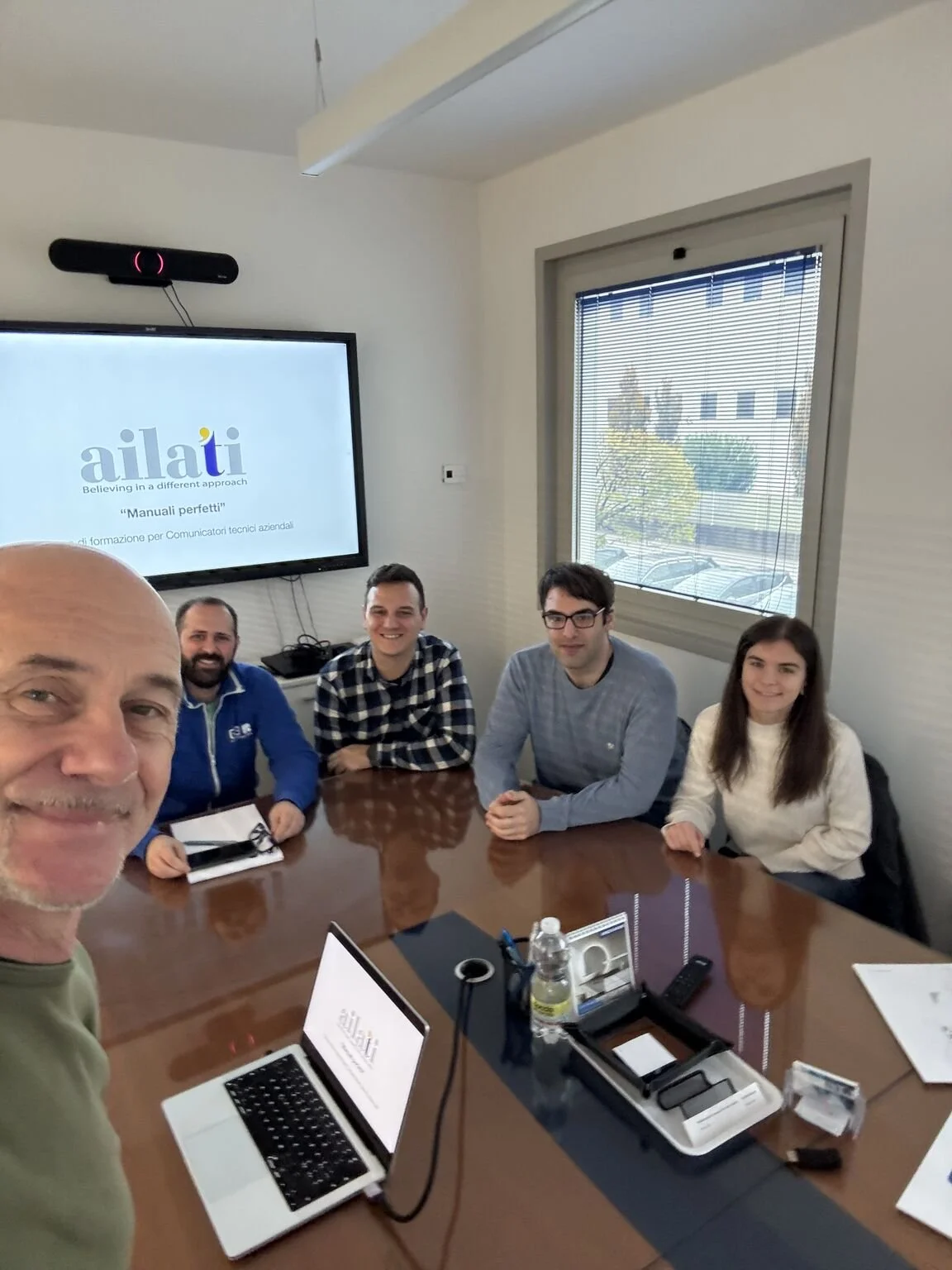 Sessione di formazione aziendale sulla corretta redazione e gestione dei manuali tecnici, tenuta dai professionisti di Ailati Network.