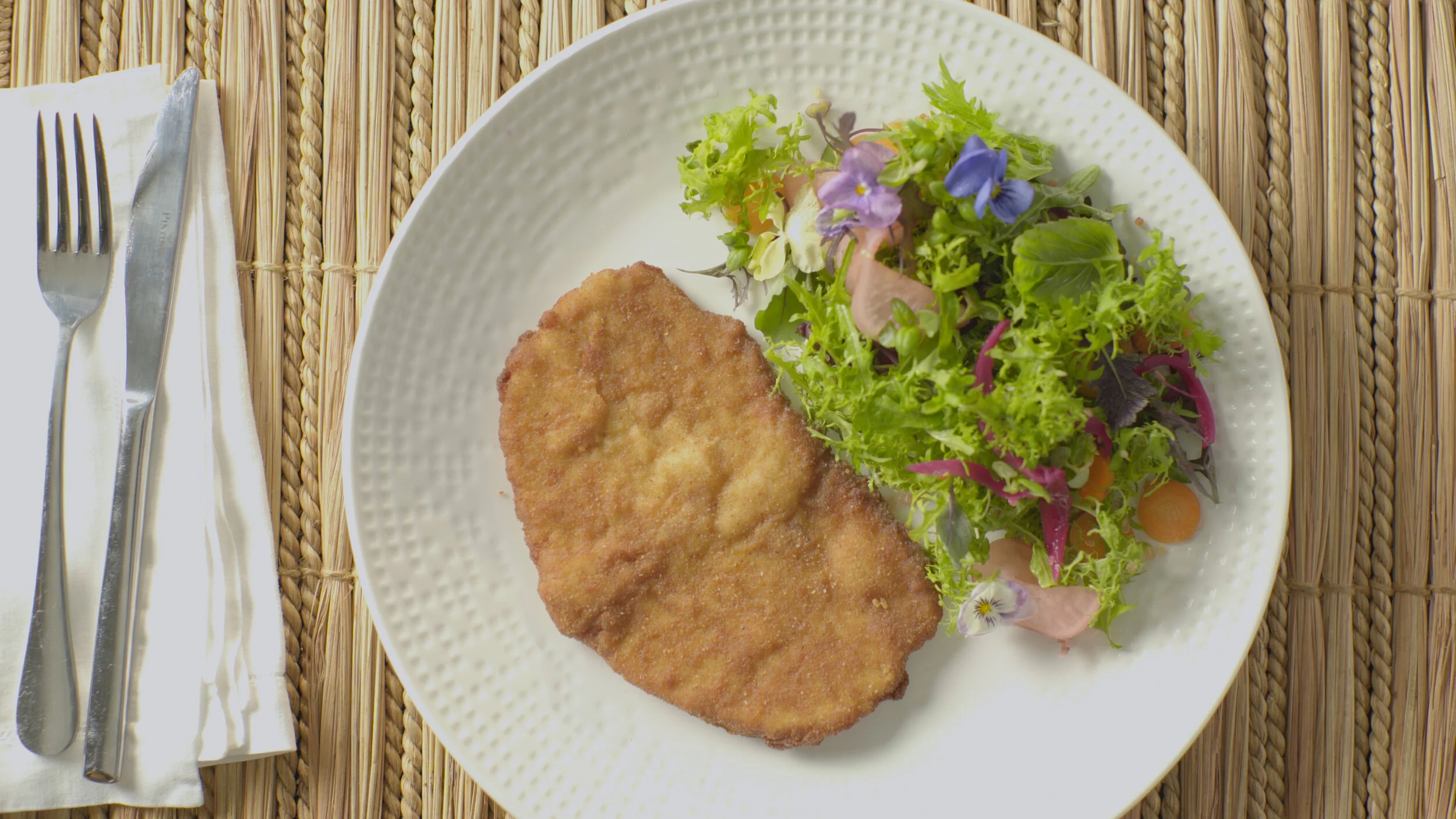 Milanesa de Cerdo preparada por Isa con la ayuda del chef Koldo Miranda.