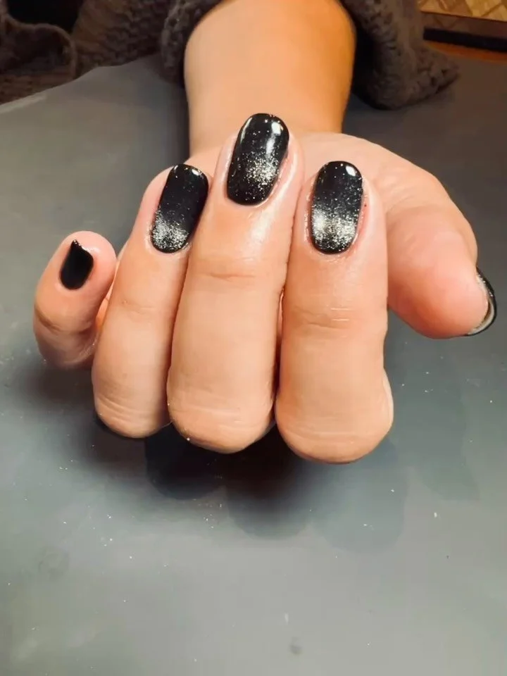 Arghh why have I got so crap at posting my work on social media?!

These nails were done back at the beginning of November for my client getting ready for a swanky black tie 50th birthday event.

Using everything @biosculptureuki 
Danielle
Icebergs

