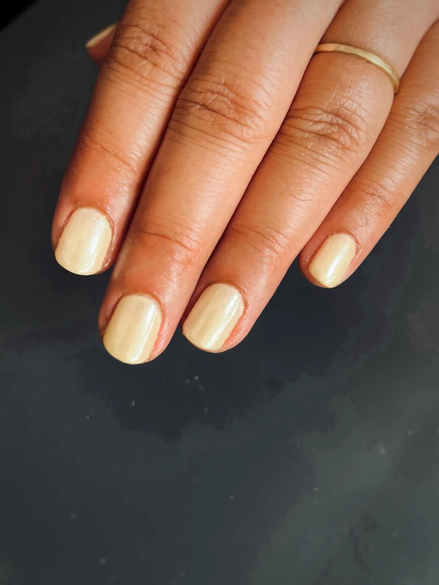 Taking the inspiration from @biosculptureuki here is the glazed butter look!  There needs to be a better name for it though. Any suggestions?

Using @biosculptureuki 
Brigitte 
And @magpie_beauty Birdie white chrome 

#Mobilenailtech #mobilenailtechs