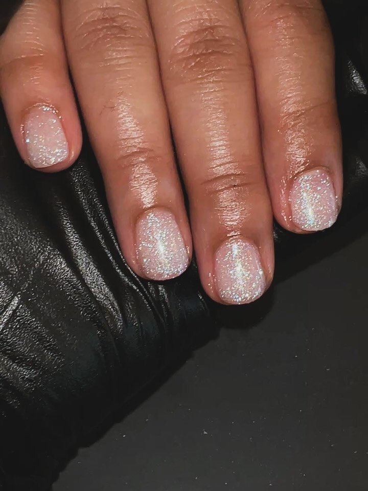Loving these summer sparkles with the new Seraphina from Bio Sculpture, how gorgeous is this!

Exclusively using @biosculptureuki 

Also in my trusty kitbag I use @elim_uk @labology3 @lucypastorellitools_ @naillab_uk @nails_luxeofficial 

#Mobilenail