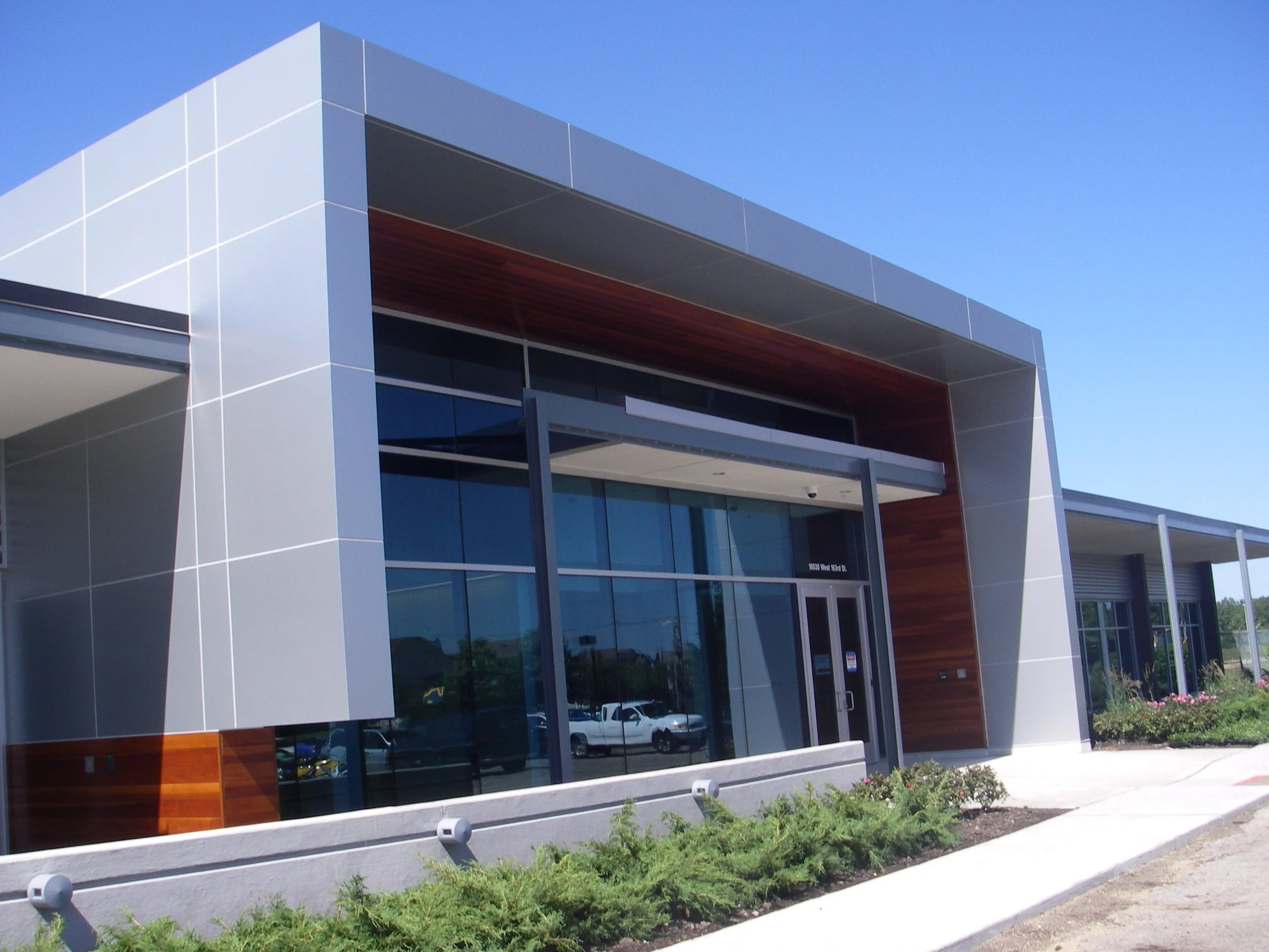 Panduit Exterior (Copy)