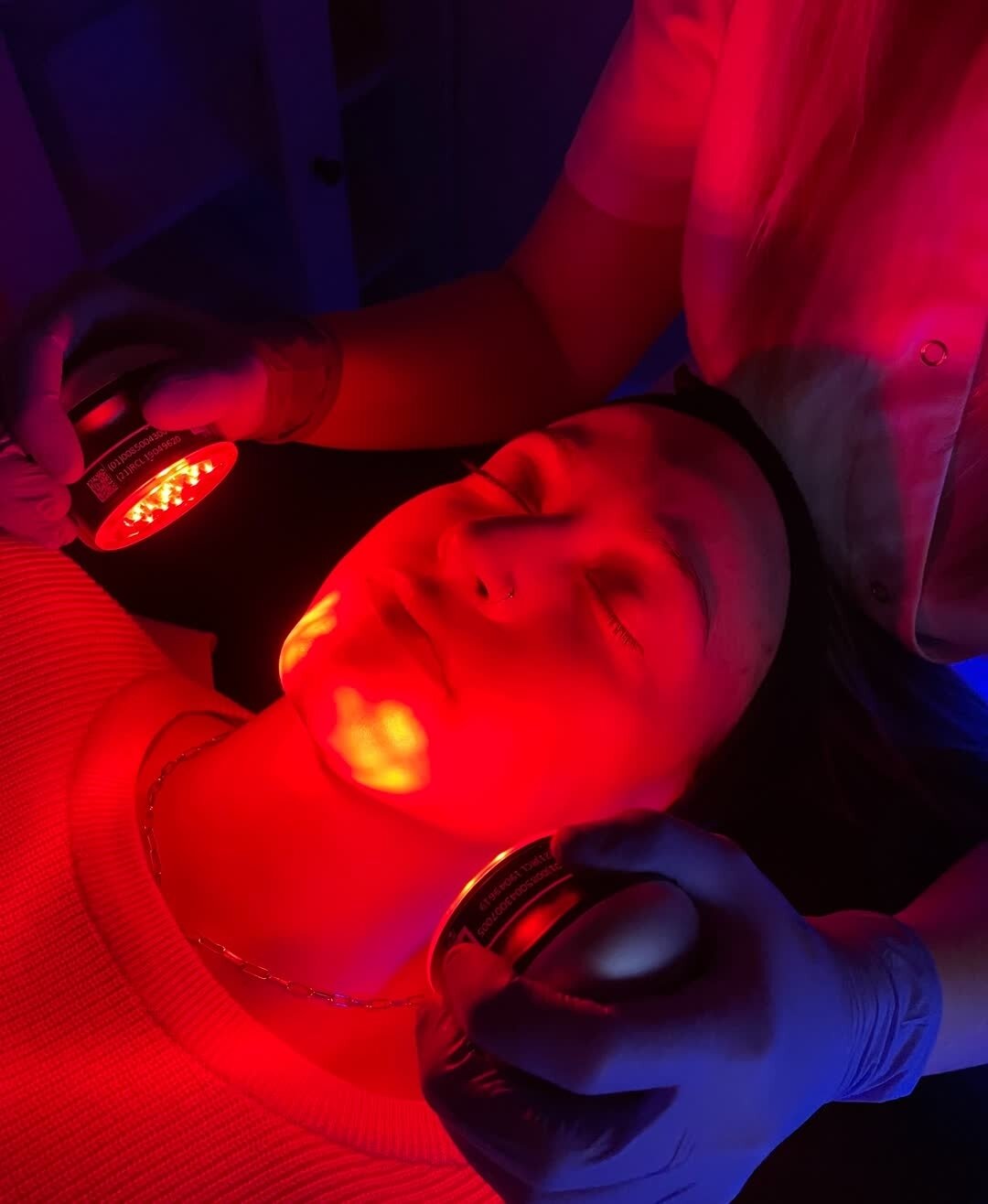 Ending a facial with some Red Light Therapy. ❤️