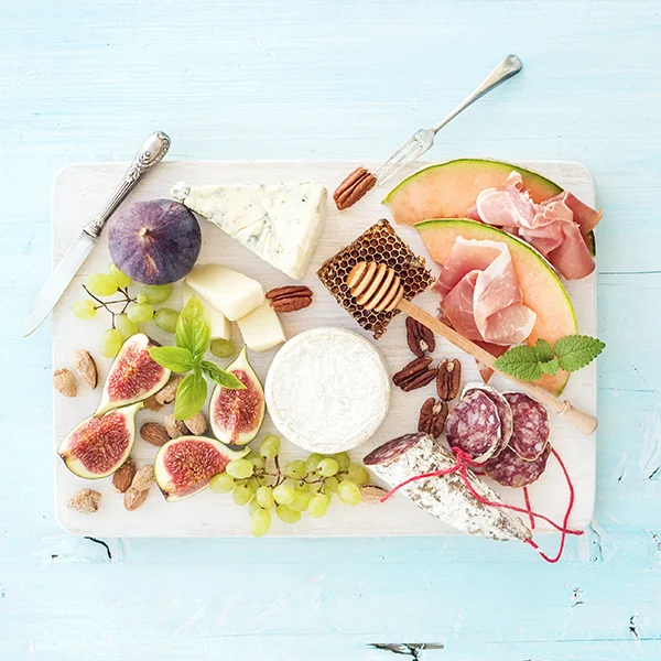 COASTAL CHARCUTERIE AND COCKTAILS WORKSHOP $55 Thursday 1:00 - 2:00PM Friday 1:00 - 2:00PM Saturday 4:00 - 5:00PM