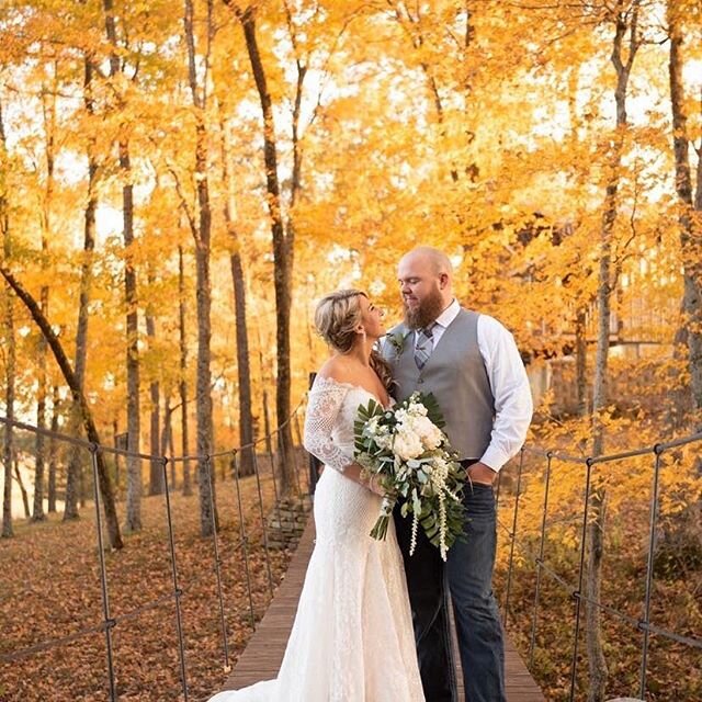 You&rsquo;re worth more than GOLD! 💛

The Postlewait wedding was definitely worth the wait! I mean, can you get over this image?! It&rsquo;s GOLDEN! 
Madi and Jessy are as down-to-earth and easy-going, as they are beautiful together. We more than en