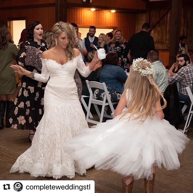 #Repost @completeweddingstl with @make_repost
・・・
Friday is finally here, so let&rsquo;s celebrate! 💃🏻💃🏼🥂🍾 #completeweddingsandevents #completeweddingstl #completeweddingsandeventsstl #completewedo #completewedostl #happyfriday #friday #dancing