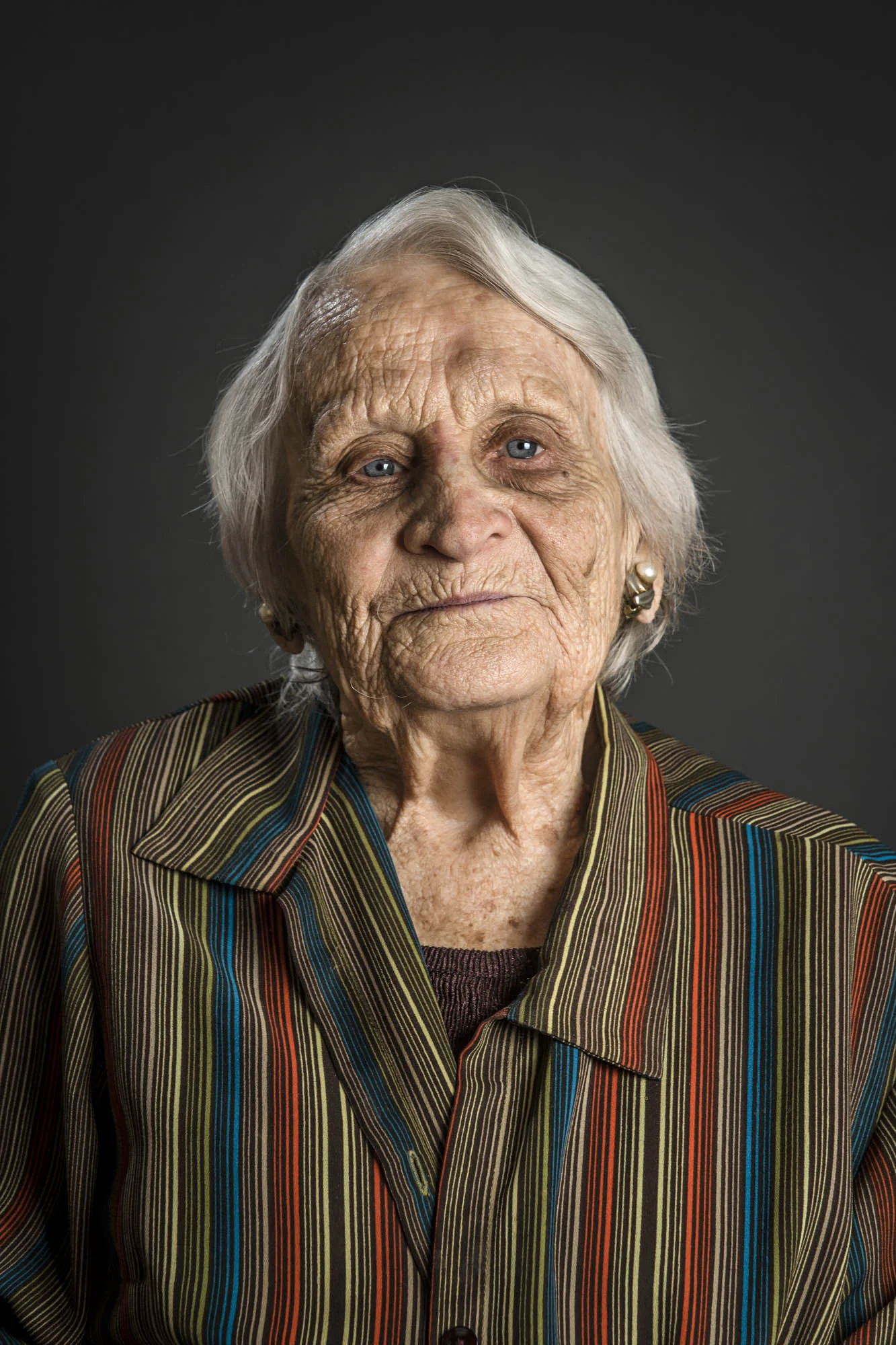 Dolly De Vos (83)