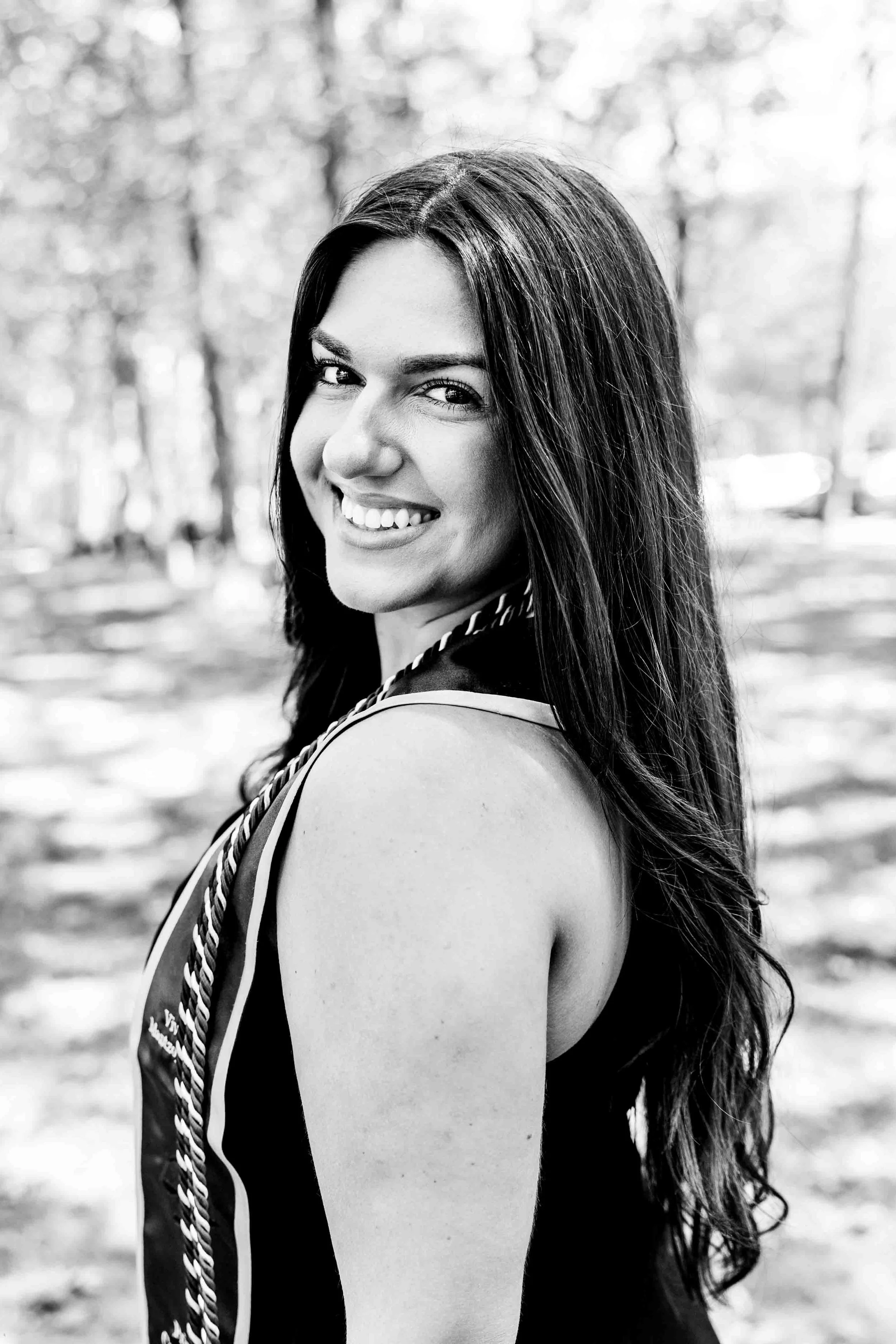 2026May-ESP_Graduation-Portraits_VM-21.jpg