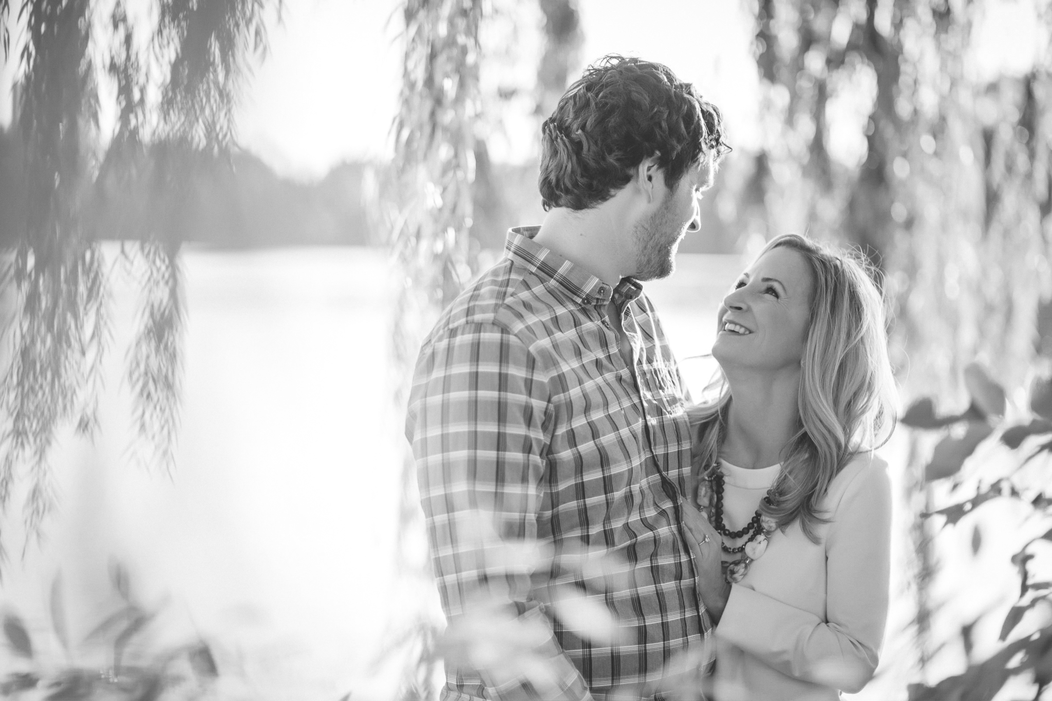 uptown minneapolis lakes engagement session-9.jpg