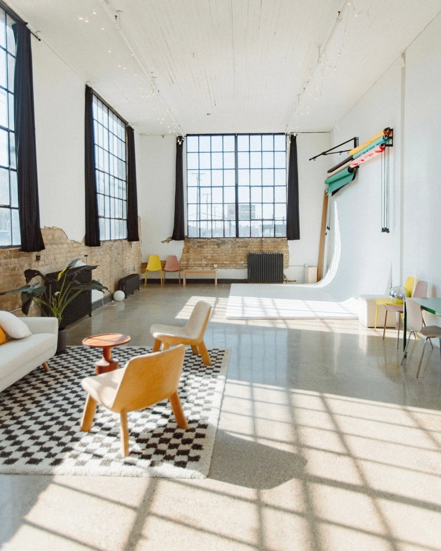 Our sunny studio is now on PeerSpace 🌈 Come on in for your photo/content shoot and meeting needs! Book via the PeerSpace link in our bio or our &ldquo;STUDIO PS&rdquo; highlight.

☀️☀️☀️

More info: our space is 780 sq ft, with high 16&rsquo; ceilin