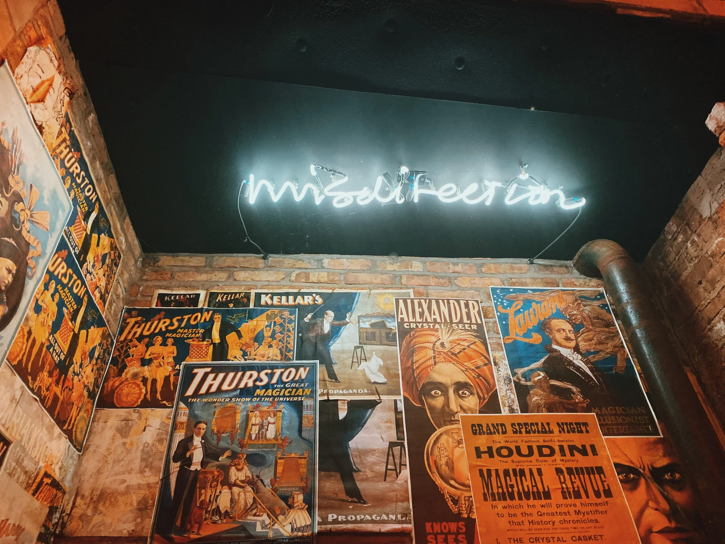 The Chicago Magic Lounge