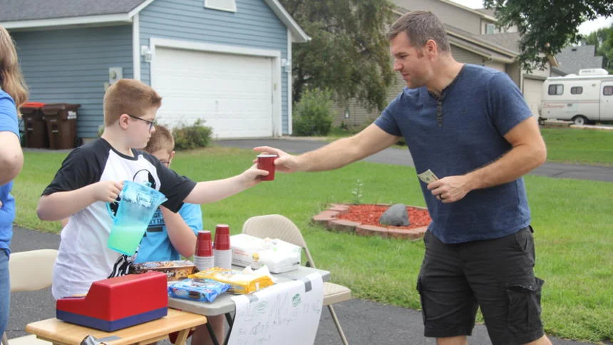 Swc Bulletin Young Cottage Grove Entrepreneurs Test Their Juice On Lemonade Day Chris Carey