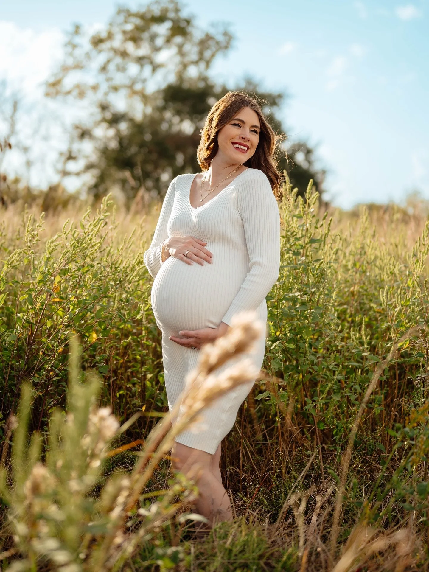I know it&rsquo;s not Mother&rsquo;s Day, but this one&rsquo;s for the moms&hellip; 💕
There&rsquo;s something so radiant about maternity sessions &mdash; the glow, the anticipation, the undeniable beauty of carrying new life. To all the moms-to-be, 