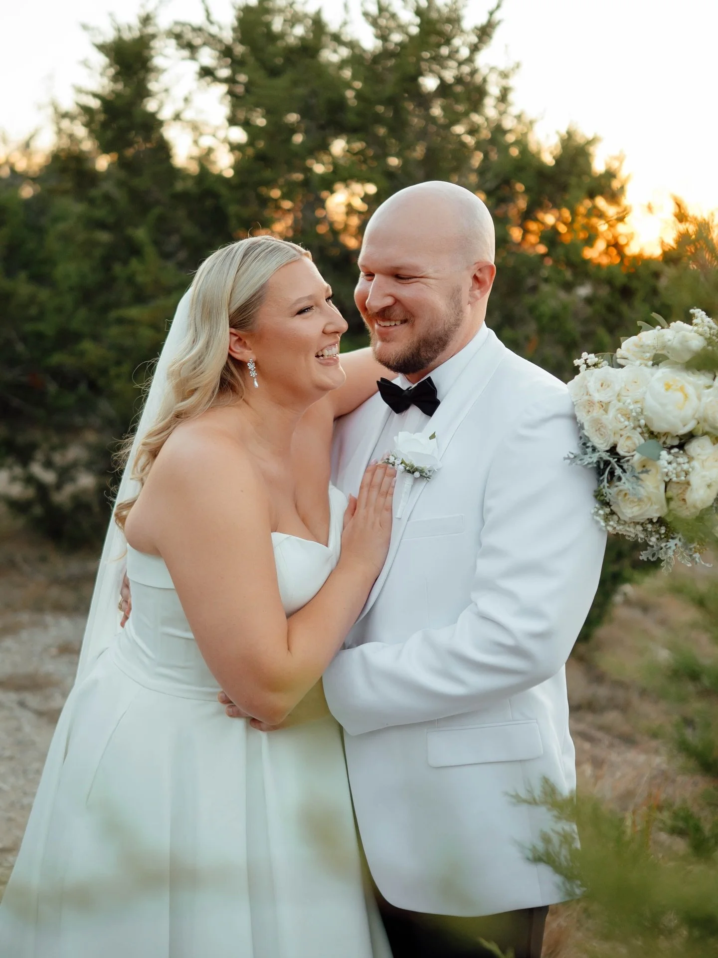 Literally the best day ever. 🤍✨
A day filled with nonstop joy, smiles, and moments you wish you could slow down. We couldn&rsquo;t wait to share a little sneak peek before the night ended. 🤩💍
#HoustonWeddingPhotographer #HoustonWedding #TexasWeddi