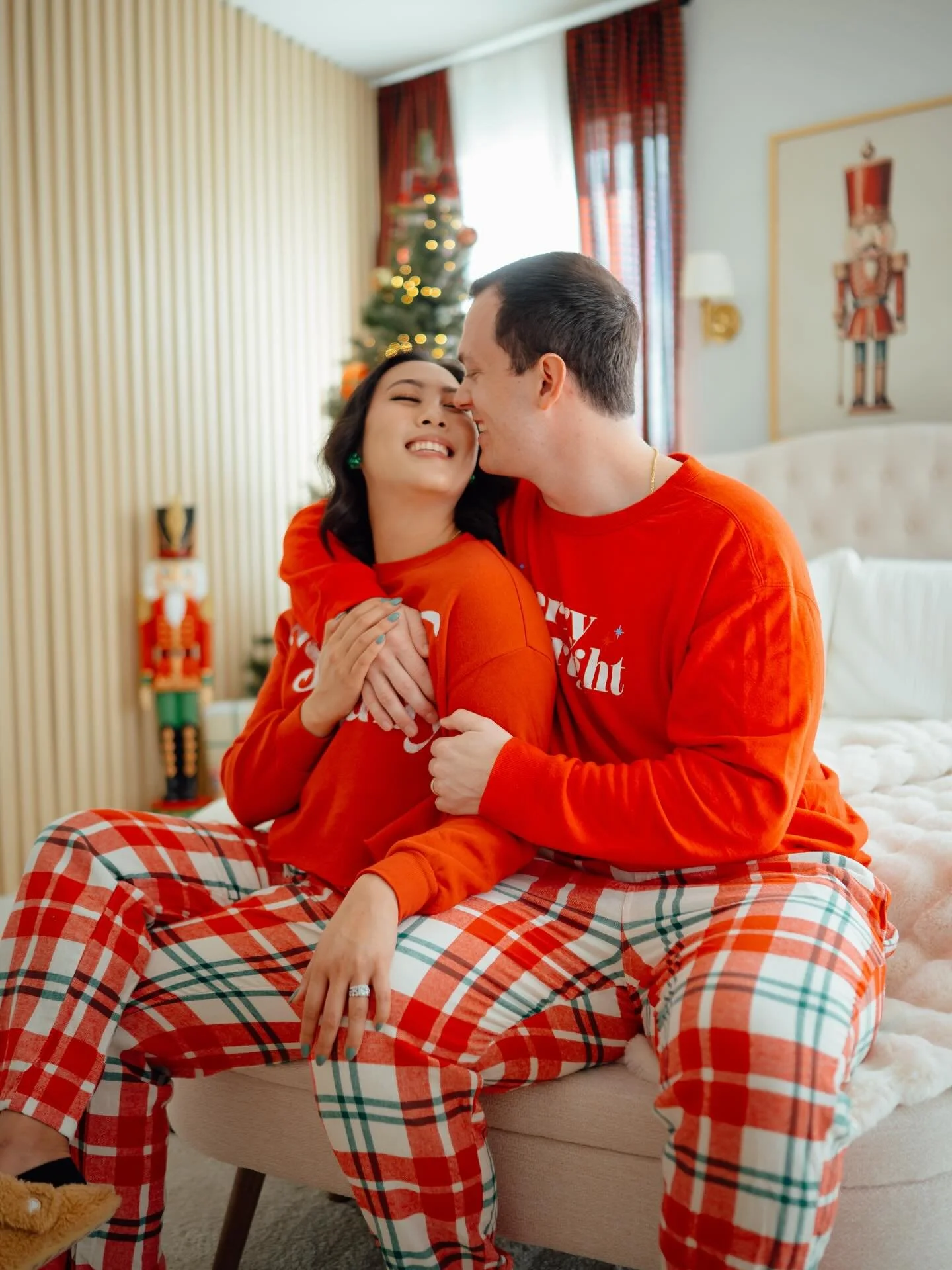 Holiday joy, wrapped up in one little recap 🎁✨ captured at @201lofthaus 

#HoustonChristmasMinis #HoustonFamilyPhotography #HolidayPortraitsHouston

📍 JMG Photography | Offering Christmas mini sessions and holiday family portraits in Houston, Texas