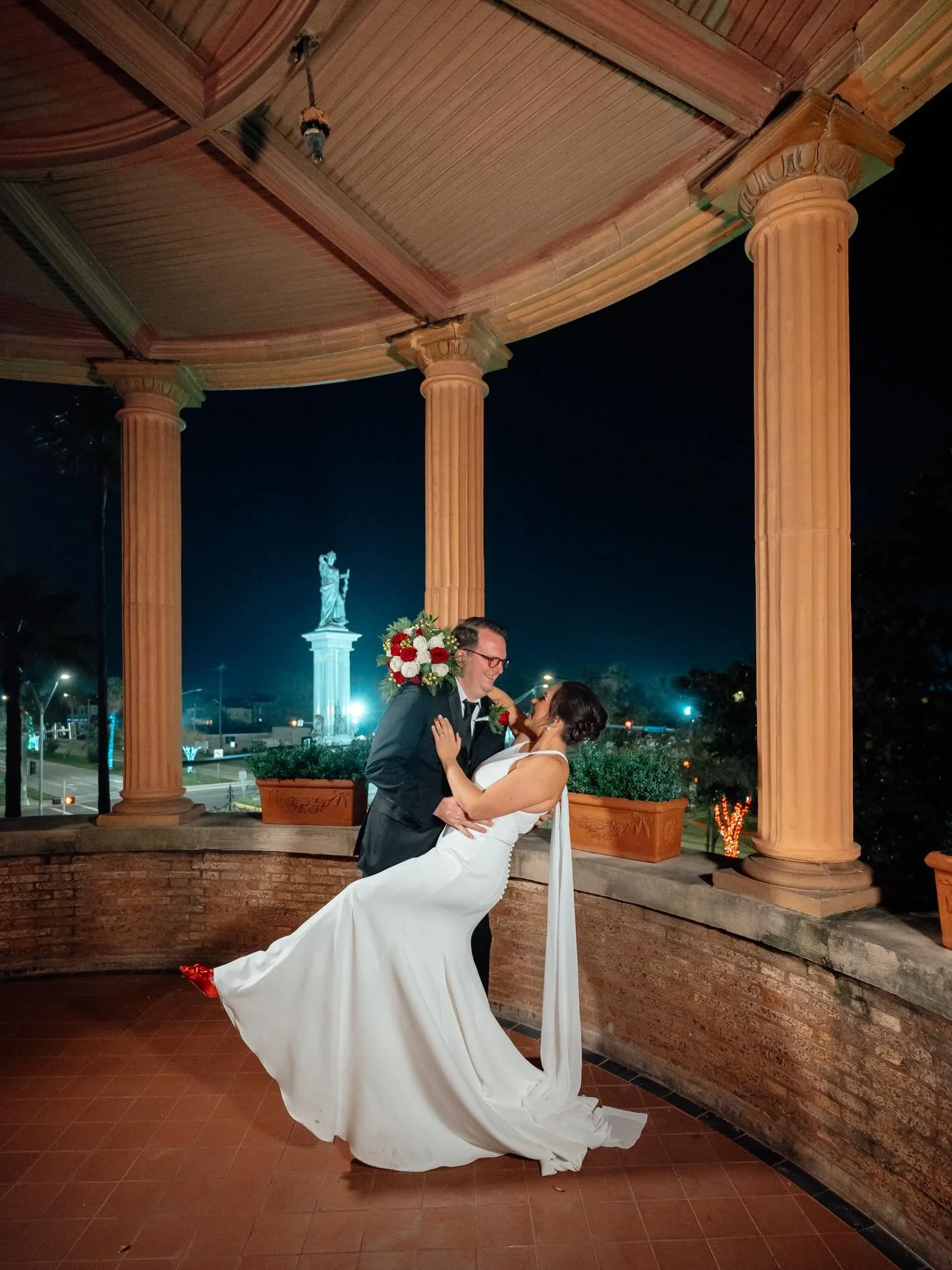 From the twinkling lights to their heartfelt vows, every detail was pure magic! 🎄✨

#GalvestonWeddingPhotographer #HolidayWeddings #JMGPhotography #WeddingPhotography 

📍JMG Photography | Capturing weddings in Houston, Texas with timeless, natural,
