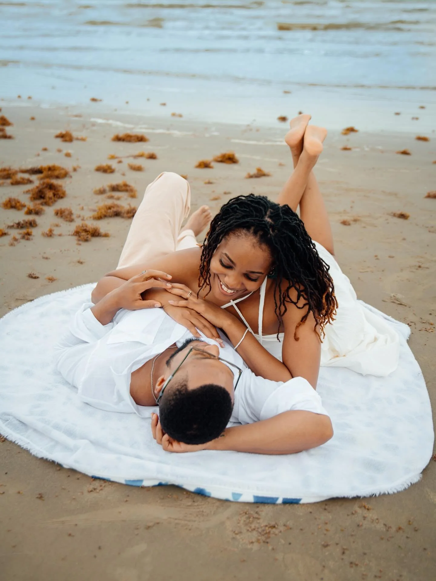 Another year of riding the waves together. 🌊 Celebrating 5 years with an anniversary photo shoot at Galveston&rsquo;s Beachtown. ☺️

#HoustonEngagement #HoustonEngagementPhotographer #HoustonCouple #galvestonphotographer 

📍 JMG Photography | Captu