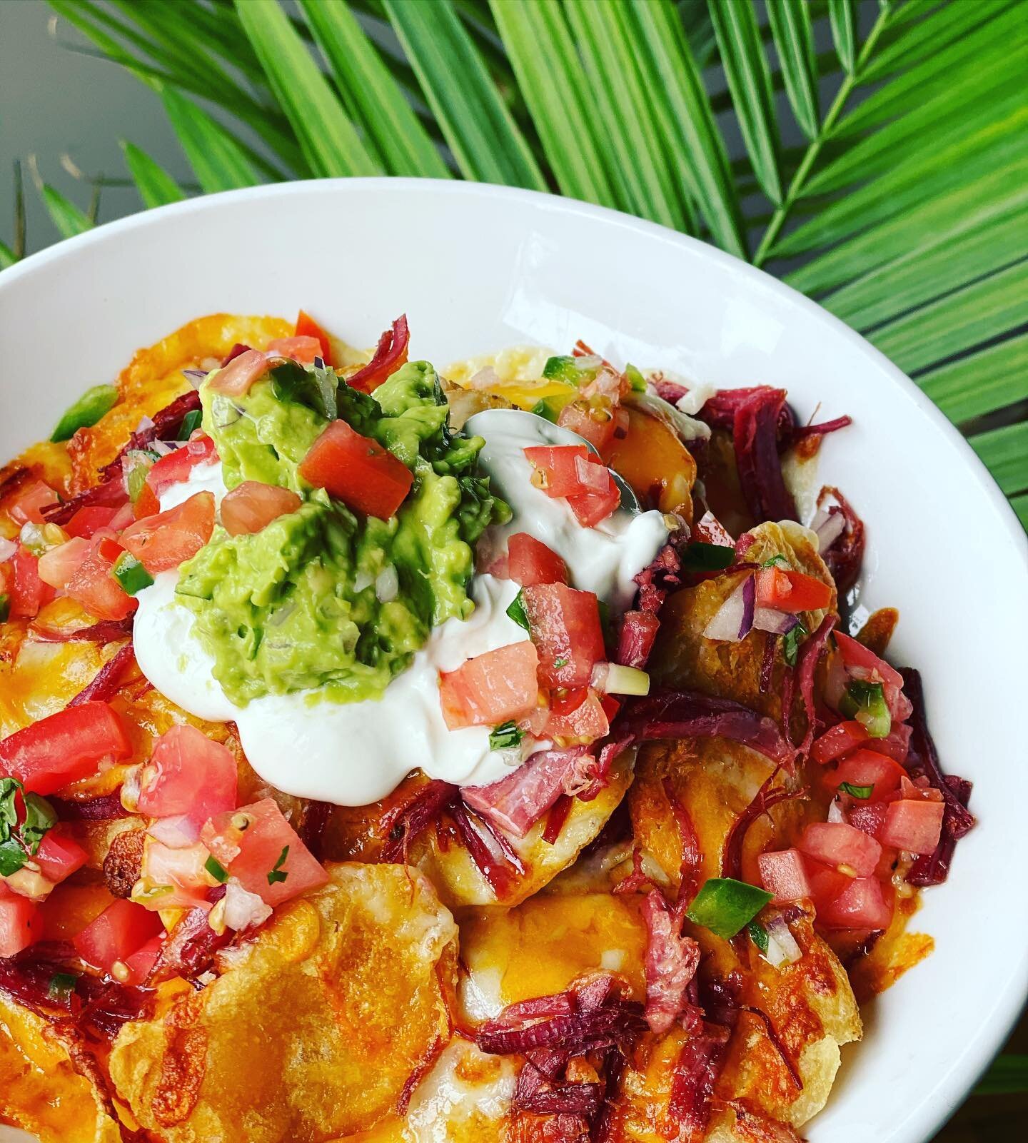 Corned Beef Nachos with fresh Guacamole &amp; all the fixings!!! ☘️💚🇮🇪🇺🇸 And yes the 💯 Irish bartender devoured them lickety-split. P.S we have the traditional corned beef and cabbage dinner too! #stpatricksday #rhodylife #rhodyeats #rhodyfoody