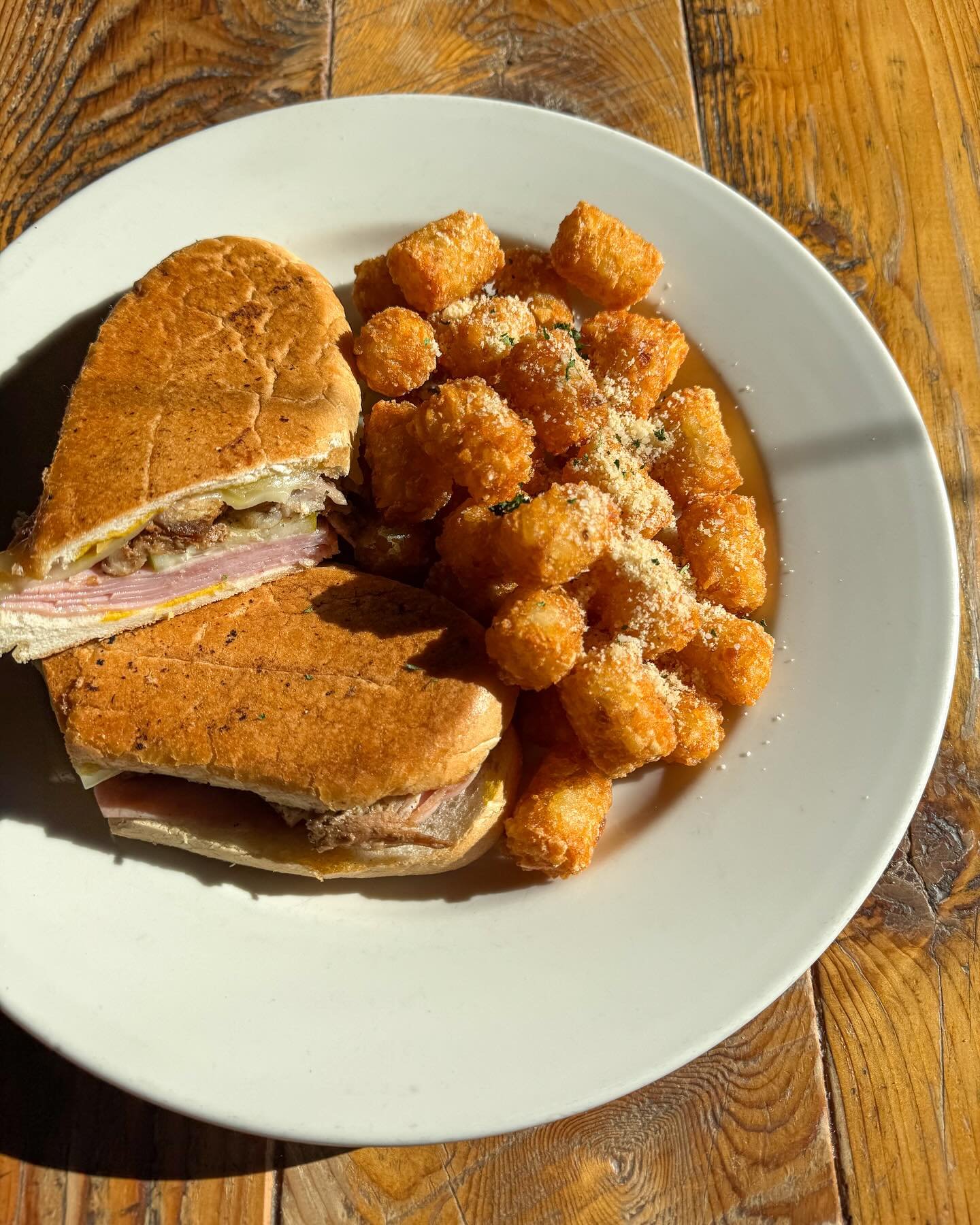 WEEKLY SPECIALS✨
• BUFFALO CHICKEN ARANCINI - alfredo sauce
• CHILI NACHOS - pico de gallo, sour cream, jalapeños
• CUBAN SANDWICH - roast pork, ham, Swiss cheese, mustard, pickle
• GNOCCHI A LA VODKA - potato gnocchi,