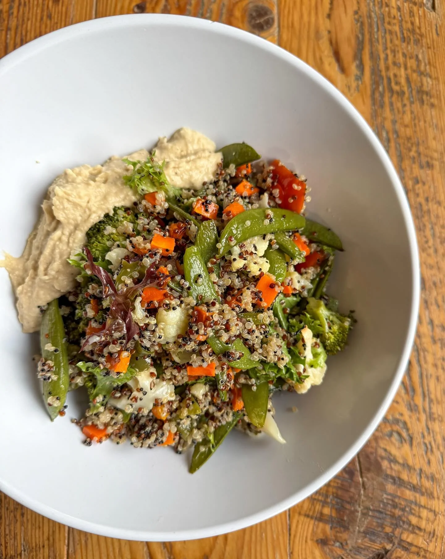 WEEKLY SPECIALS ✨
• SWEET CHILI CAULIFLOWER - sesame seeds, scallions
• BURRATA - roasted cherry tomatoes, prosciutto, balsamic glaze, basil, toast points
• POWER BOWL - quinoa, roasted cauliflower, broccoli, carrots, peppers, snap