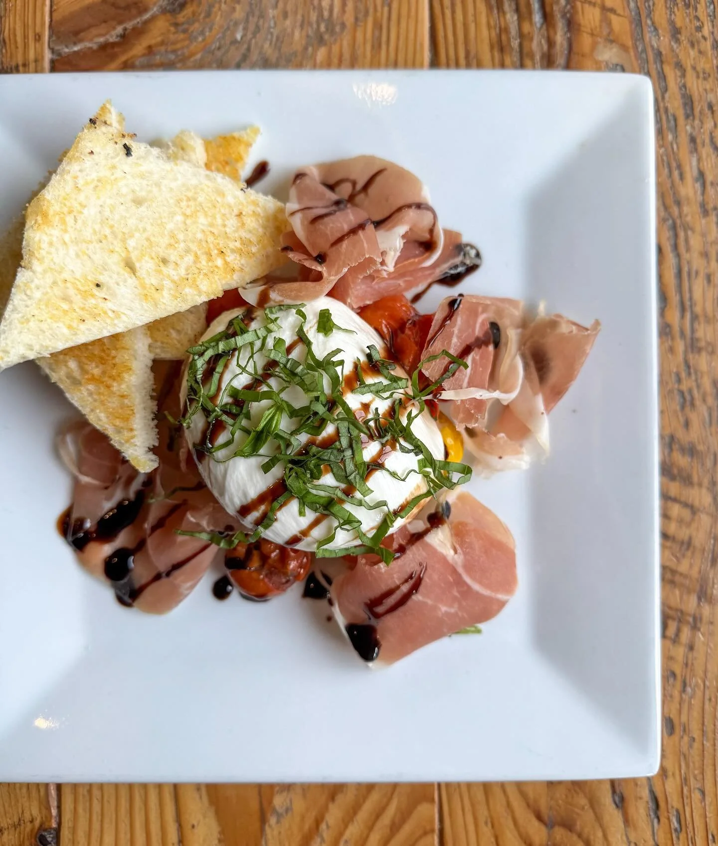 Name a better duo than burrata & prosciutto … 🤝🏼
BURRATA | roasted cherry tomatoes, prosciutto, balsamic glaze, basil, toast points
Red Sox vs Athletics @ 3:35PM
TRIVIA @ 7:30PM