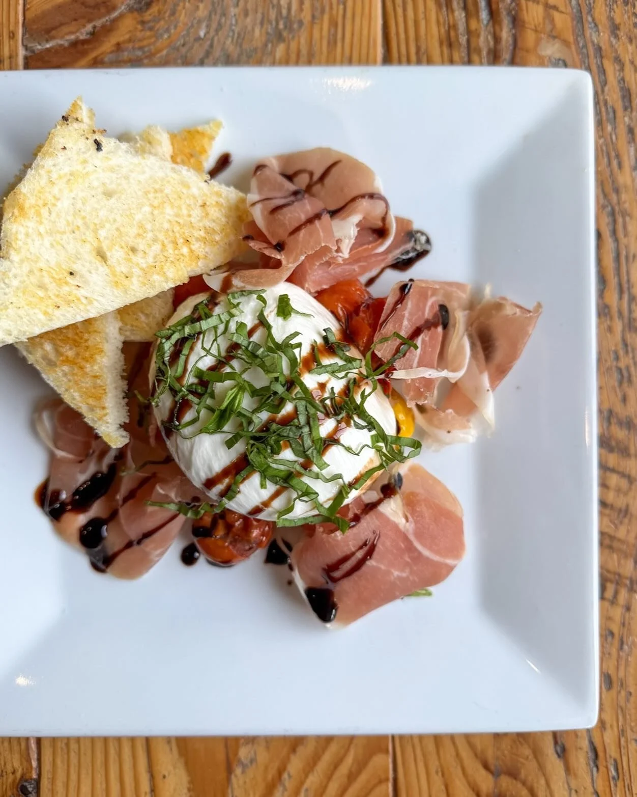 With lots of burrata on the new menu, this gorgeous app might be our favorite 😮‍💨