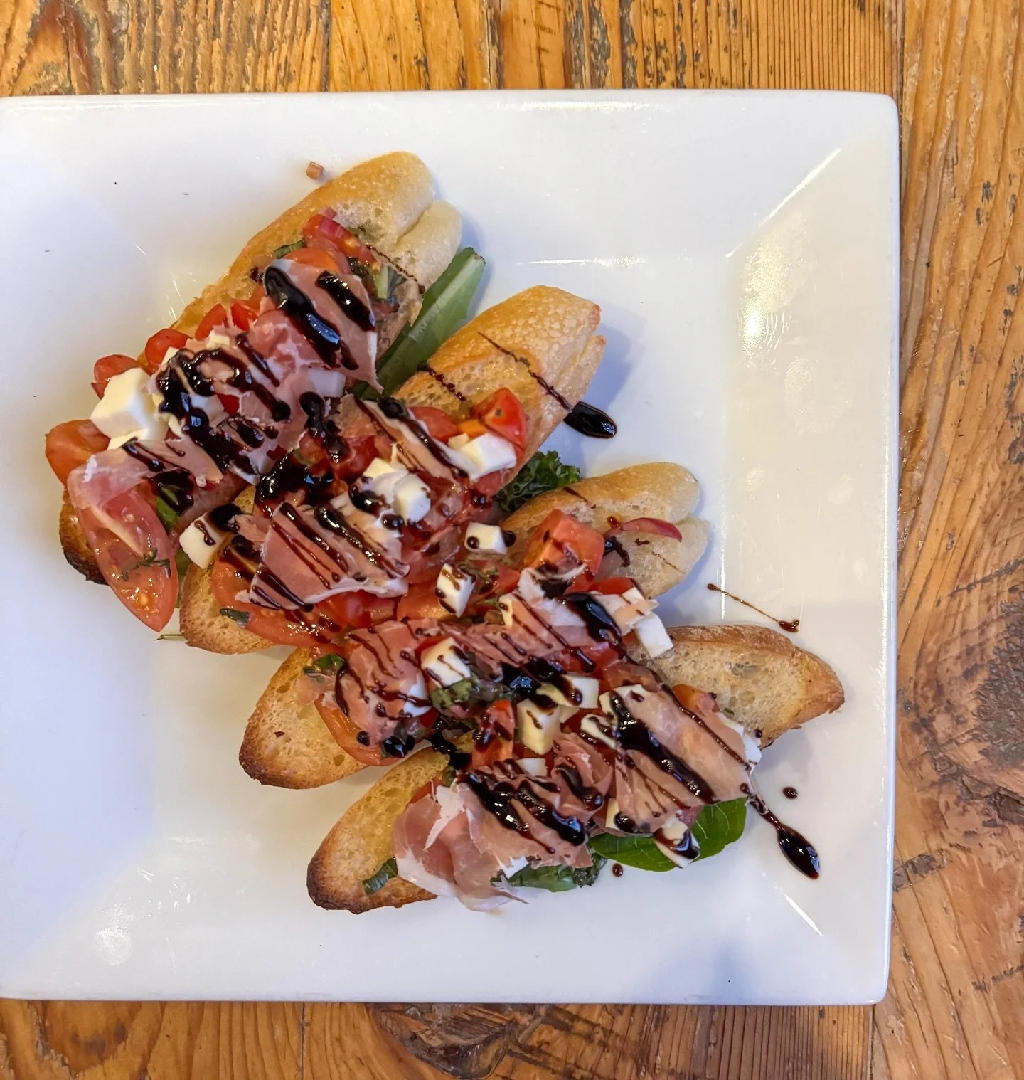 Never a bad time for bruschetta👌🏼

BRUSCHETTA | prosciutto, tomato, red onion, basil, balsamic glaze, toasted baguette

Celtics vs Nets @ 7:30PM
