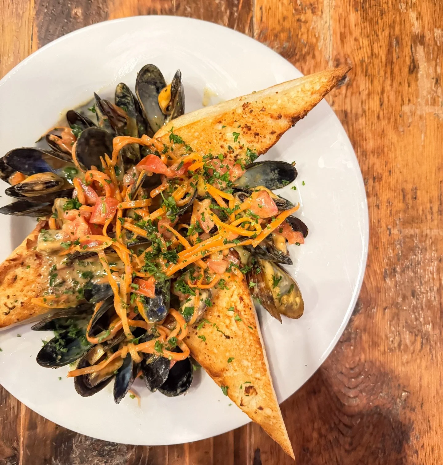 Happy Thursday! Our app special and a large glass of sauvy b are calling your name 📞

SAUT&Eacute;ED MUSSELS | dijon white wine sauce, toast points

Celtics vs Wizards @ 7:00PM
Bruins vs Blues @ 7:00PM
Cowboys vs Lions @ 8:15PM