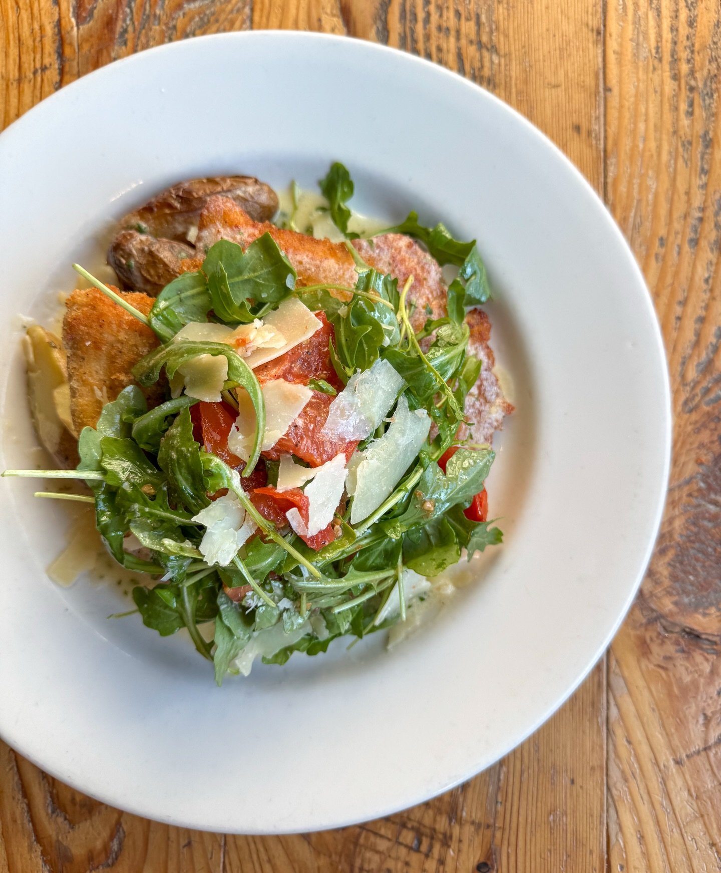 Our Chicken Milanese has been one of the fan favorites on the new menu - what&rsquo;s your favorite? 🍽️

LIVE MUSIC @ 8:30PM
Celtics vs Kings @ 7:30PM