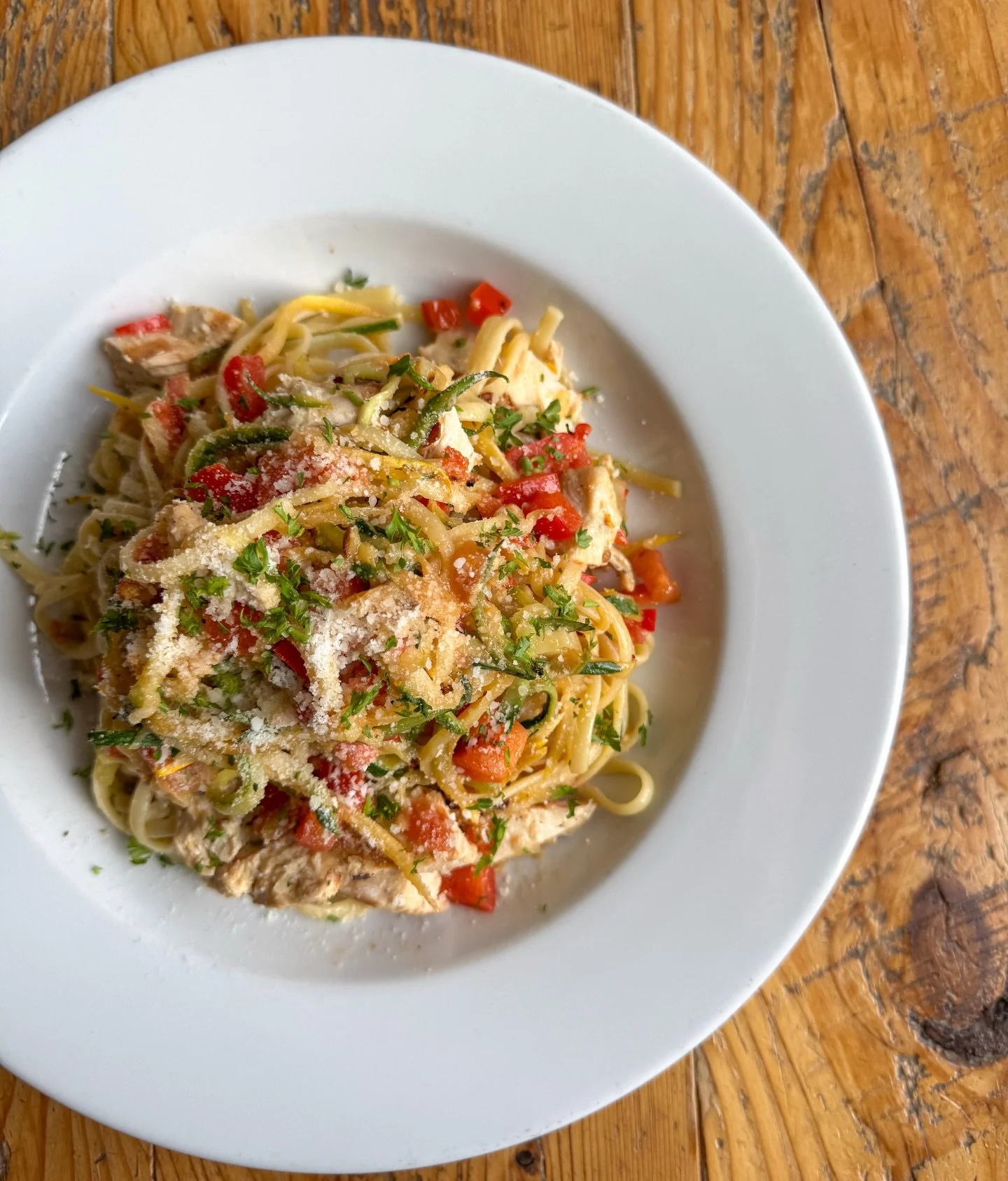 The sun is shining! ☀️ Time to get out of the house and join us for dinner &amp; live music! 💃🏻🕺🏻

LIVE MUSIC @ 8:30PM feat @johndebellismusic