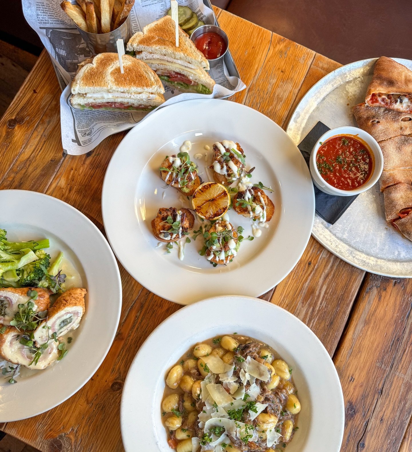 WEEKLY SPECIALS ✨

&bull; SHRIMP &amp; AVOCADO CROSTINI - blackened shrimp, fresh guacamole, lemon aioli, micro herbs

&bull; CHICKEN TERIYAKI DUMPLINGS - sesame seeds, scallions, teriyaki sauce

&bull; GRILLED CHICKEN CLUB - lettuce, tomato, mayo, a