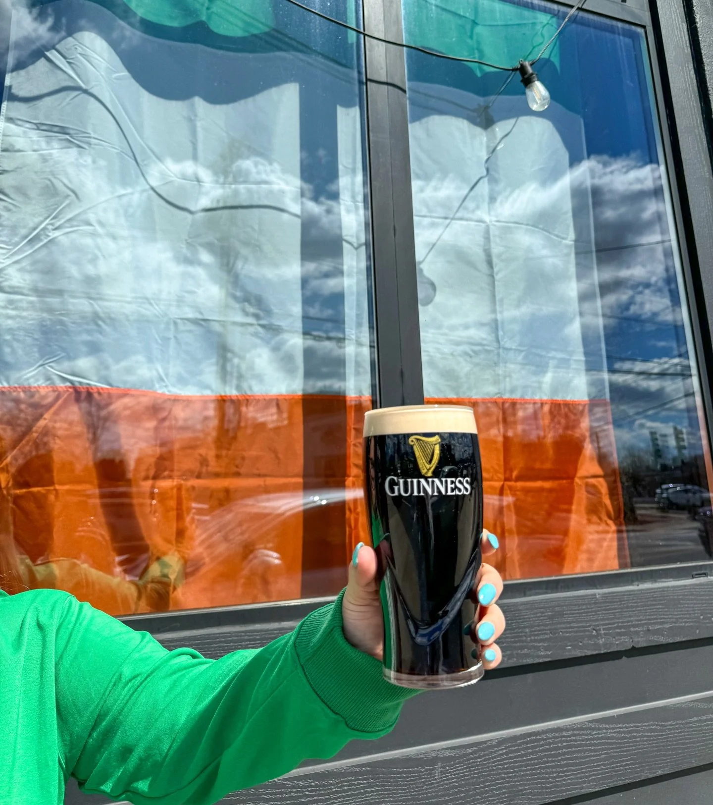 T-MINUS 2 DAYS 🇮🇪☘️🍺 St. Paddy&rsquo;s Weekend kicks off Friday with LIVE MUSIC @ 8PM! 🪩🕺🏻💃🏻