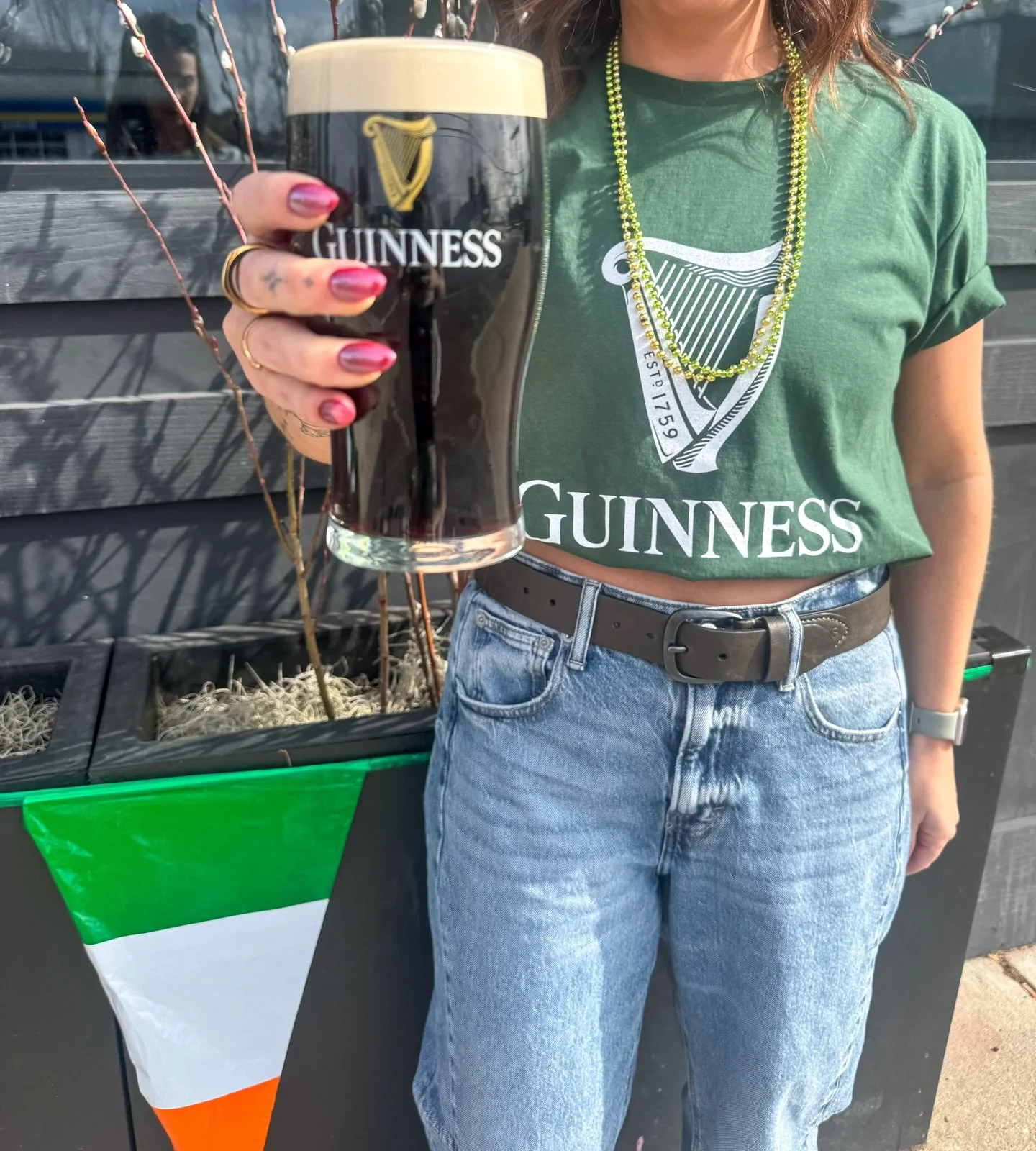 It&rsquo;s a beautiful day for a pint (or two)😉🍺☀️Come down and celebrate with us! 🇮🇪☘️ LIVE MUSIC with Sean Connell starts @ 5PM 🪩💃🏻🕺🏻