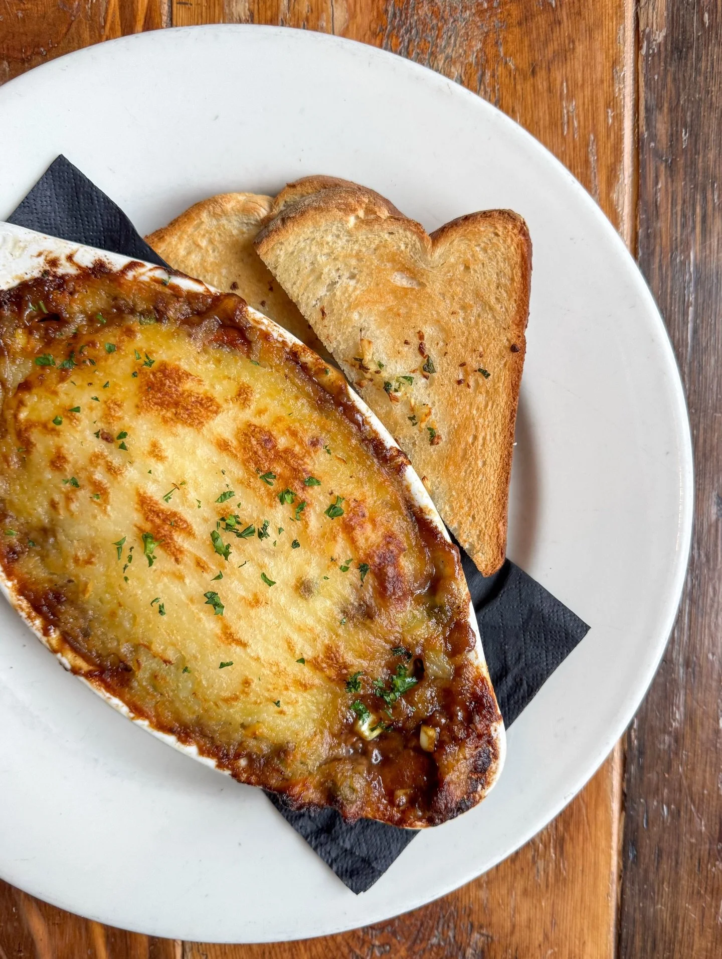 Perfect day for one of our favorite St. Paddy&rsquo;s comfort meals ☺️🌧️☘️ Specials available through tomorrow! 🇮🇪

Bruins vs Devils @ 7:00PM
Celtics vs Suns @ 7:30PM