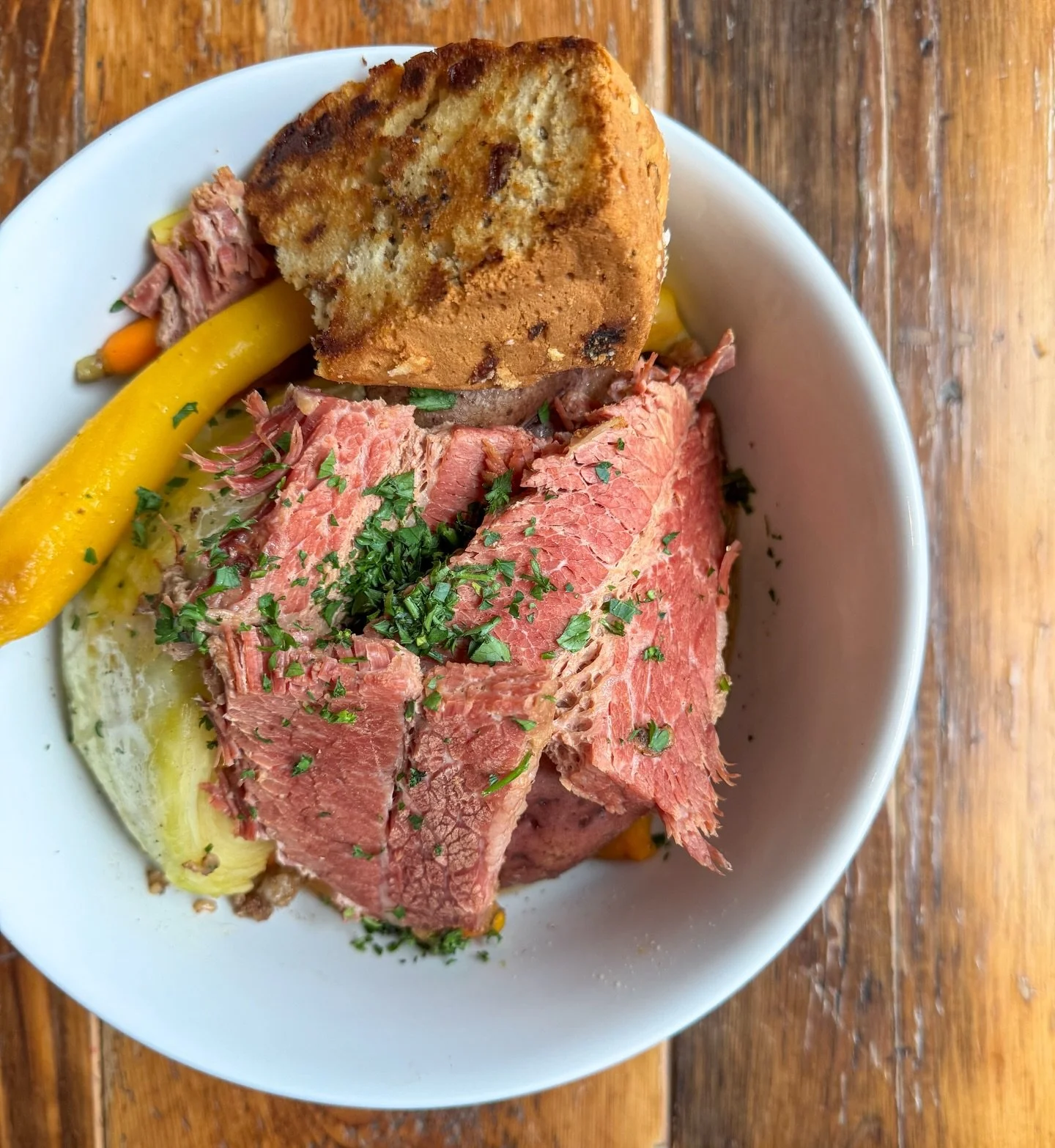 Happy St. Patrick&rsquo;s Day! 🇮🇪☘️ Specials available all day! LIVE MUSIC @ 5PM with our friend Garreth Conachy 🙌🏼 Come celebrate with us!🍺