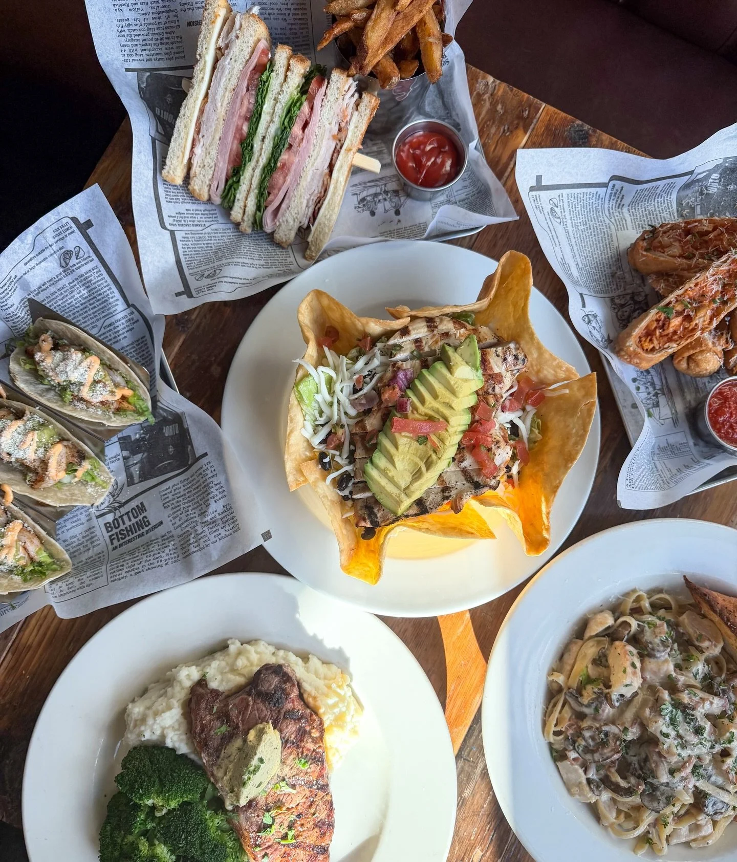 WEEKLY SPECIALS ✨

&bull; CHICKEN PARM EGG ROLLS - marinara

&bull; BLACKENED SHRIMP TACOS - flour tortilla, iceberg lettuce, cotija cheese, guacamole, chipotle aioli 

&bull; CHICKEN TACO SALAD - tortilla shell, romaine lettuce, pico de gallo, black