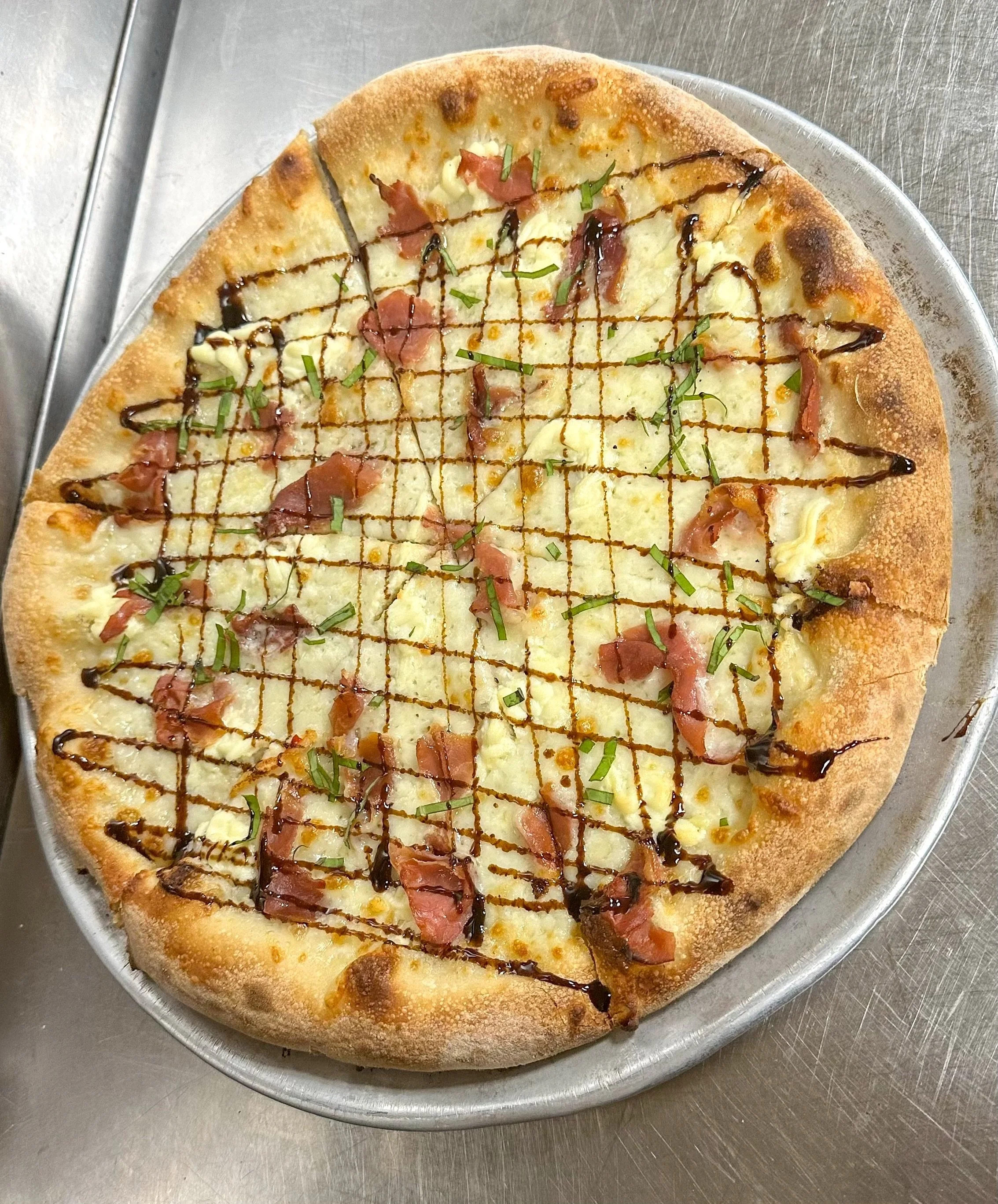 POV: You&rsquo;re the chef and the social media girl asks you to take some pics 😮&zwj;💨🤏🏼

WHITE PIZZA | ricotta, mozzarella, parmesan, prosciutto, balsamic glaze, basil

LOADED TOT SKILLET | bacon, cheddar jack, sour cream, scallions