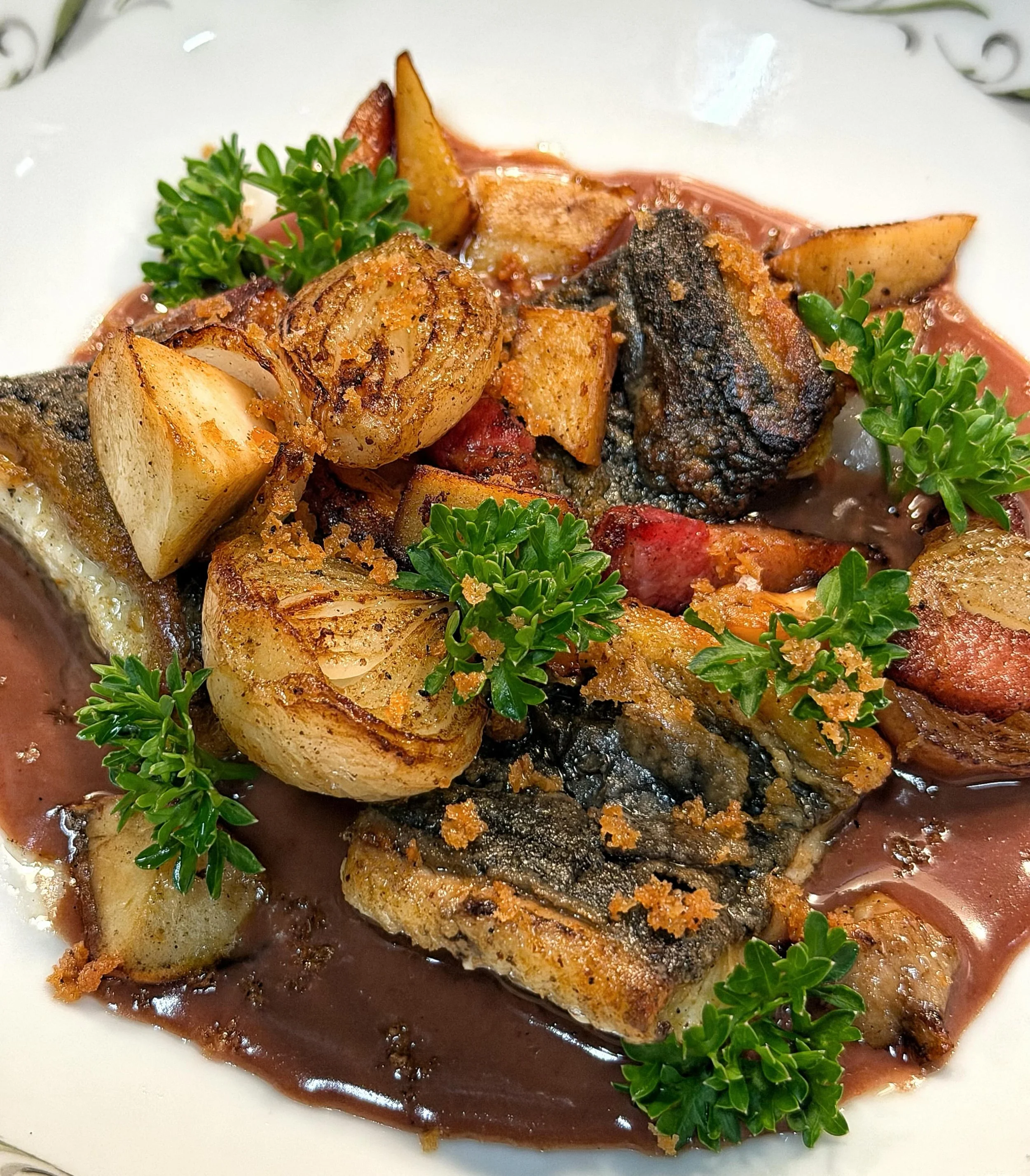 &ldquo;Matelote d&rsquo;Anguille&rdquo;
Wild Maine Eel &bull; Pearl onions &bull; Lardons&bull; King Oyster Mushrooms &bull; Red Wine Cream Sauce &bull; Brown Butter &bull; Brandy 
#maine #seafood #wild #herewego #eel