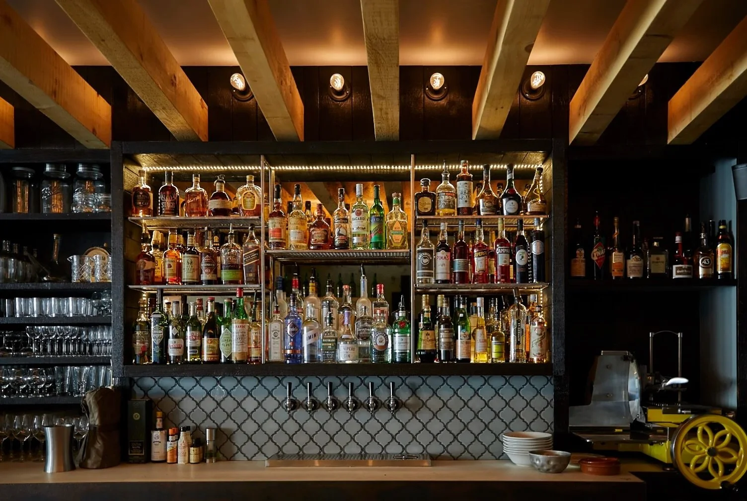 Monday through Saturday, from 4:30 PM to 6:00 PM, the bar at Chaval is waiting for you to enjoy our Happy Hour, signature cocktails, great flavors, and delicious bites made for sharing.

Because some afternoons deserve to begin with a great cocktail,