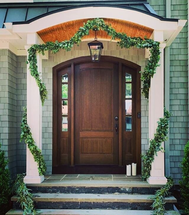 A simple greenery Garland to welcome your guests. 
#garland 
#botanicainc 
#eventdesign 
#weddings 
#simple