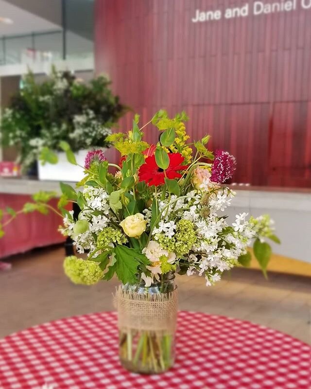 Happy Memorial Day.
An indoor picnic with wildflowers and gingham.
@lincolncentervenues 
@cxra_nyc 
@partyrentalltd 
#wildflowers 
#gingham 
#botanicainc 
#eventdesign 
#picnic