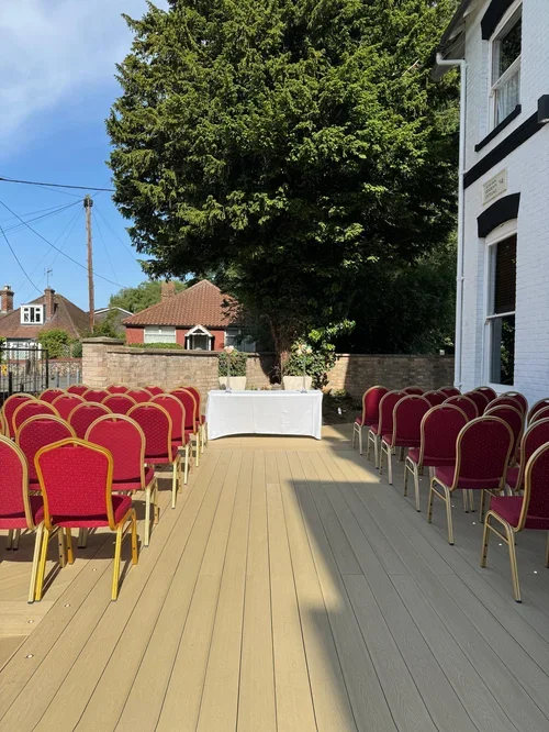 outside+wedding+in+thetofrd.webp